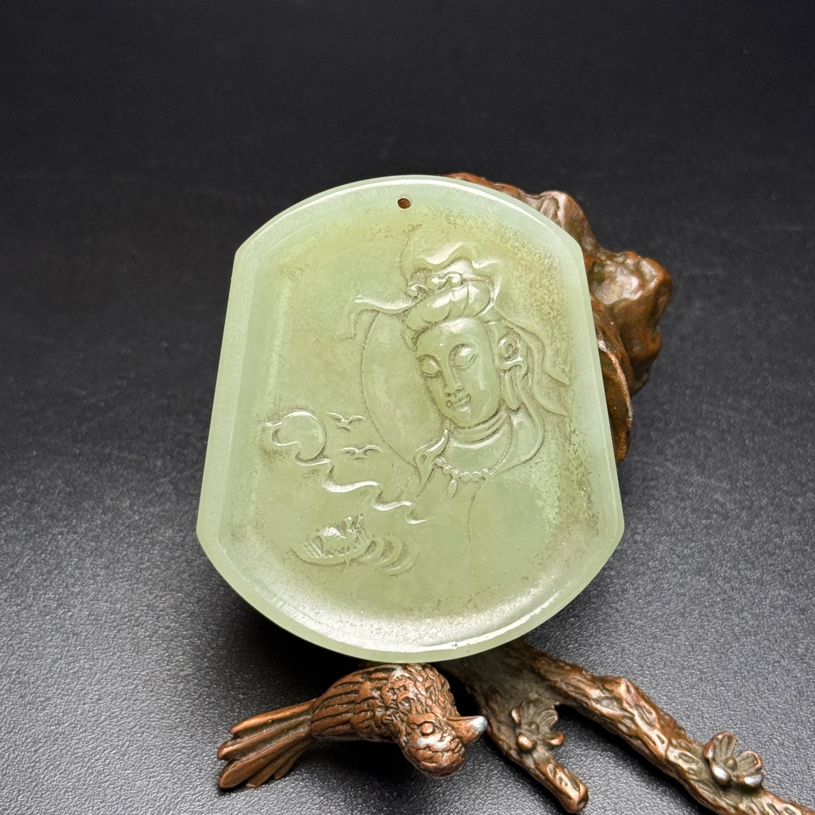 An Exquisite White Jade Statue of Avalokitesvara Pattern Pendant: An Exquisite White Jade Statue of Avalokitesvara Pattern Pendant,Qing Dynasty,China,Size:56mmx49mmx8mm,Weight:45g ?????????,????