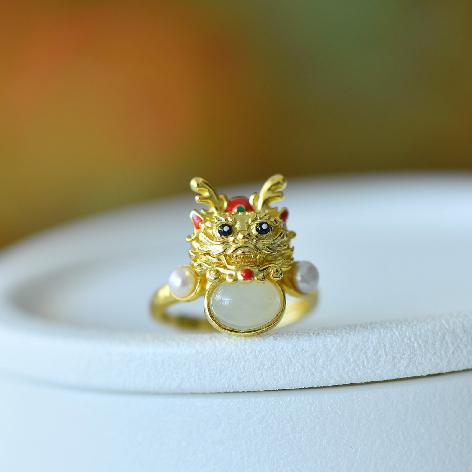 An Exquisite Sterling Silver-Gold Plated Inlaid White Jade Ring,Inlaid Pearls: An Exquisite Sterling Silver-Gold Plated Inlaid White Jade Ring,Inlaid Pearls,Size:6mmx8mm ?????????,??