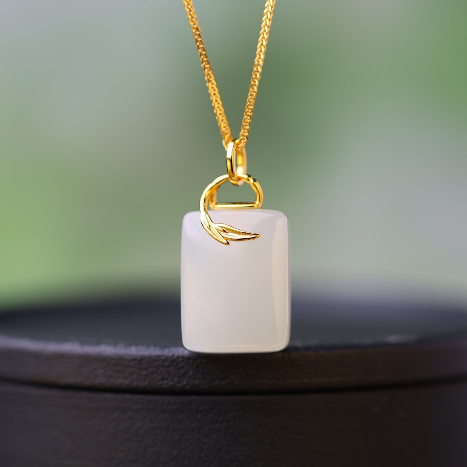 An Exquisite Sterling Silver-Gold Plated Inlaid White Jade Pendant: An Exquisite Sterling Silver-Gold Plated Inlaid White Jade Pendant,Size:15mmx20mm ?????????