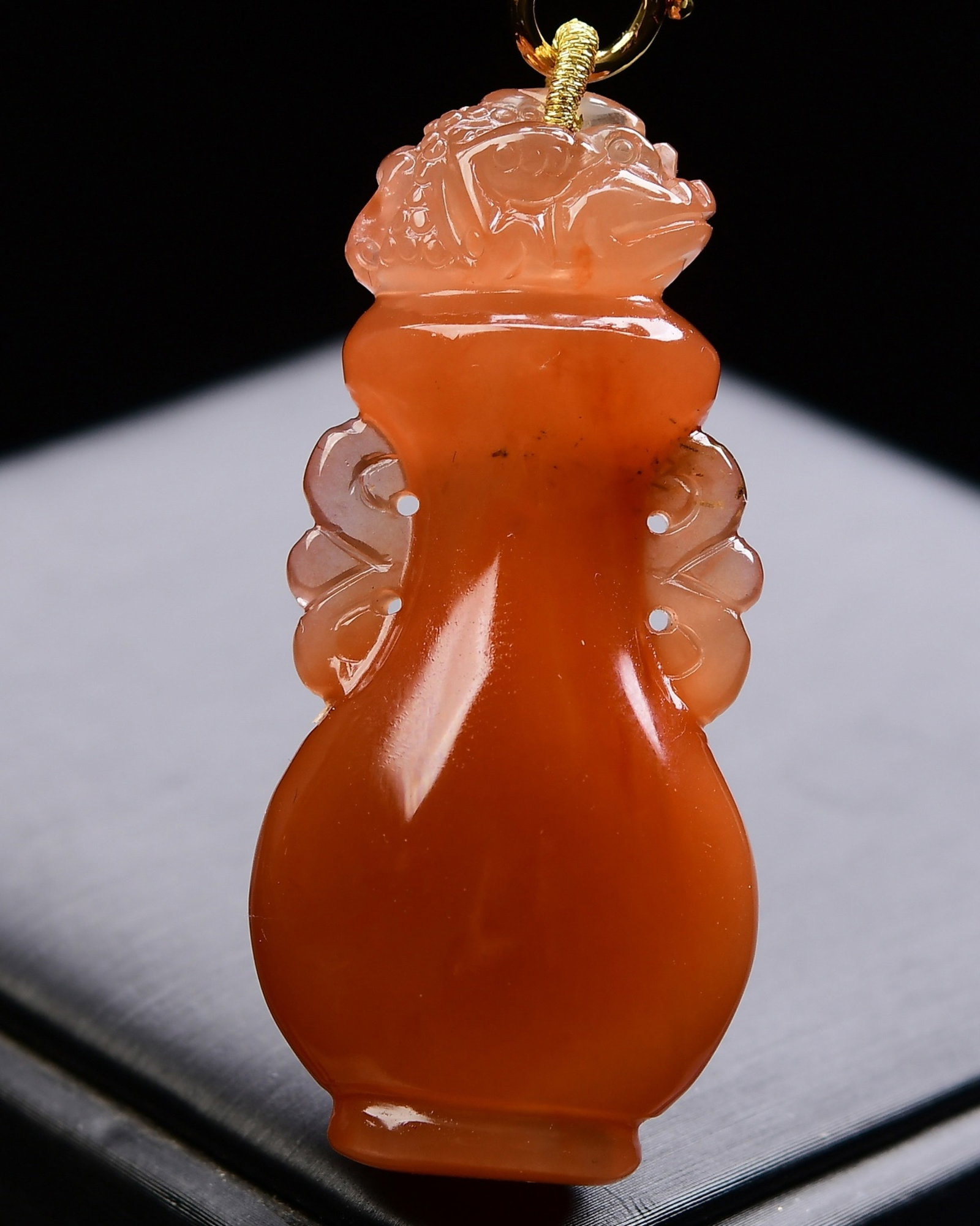 An Exquisite Crystal Golden Toad Pattern Pendant (1 of 5)