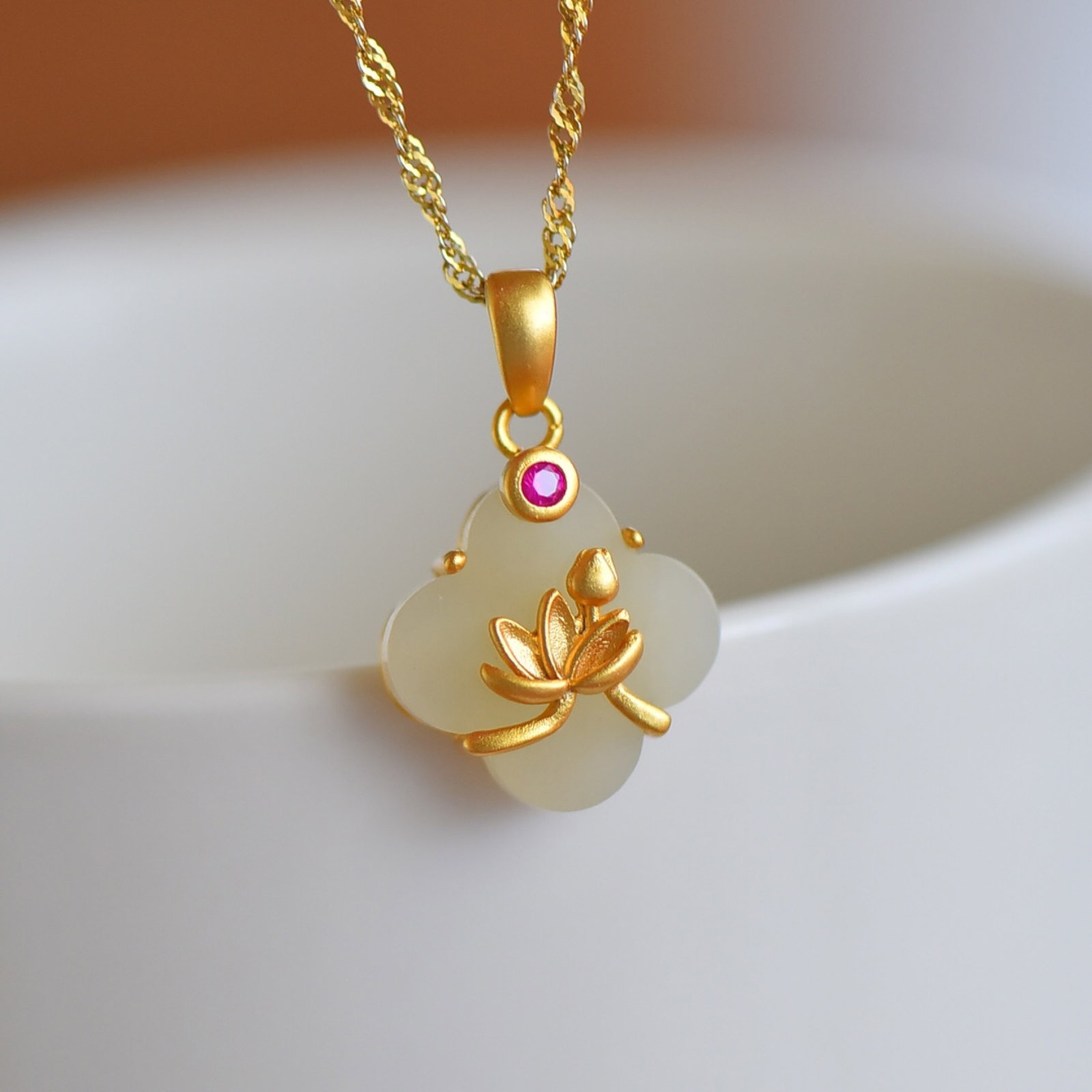 An Exquisite Sterling Silver-Gold Plated Inlaid White Jade Pendant: Sterling Silver-Gold Plated Inlaid White Jade Pendant , Size :14mmx14mm ???????????,??:14mmx14mm