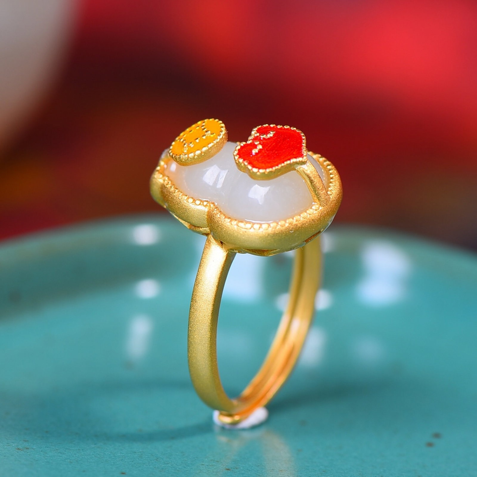 An Exquisite Sterling Silver-Gold Plated Inlaid White Jade Enamel Ring: An Exquisite Sterling Silver-Gold Plated Inlaid White Jade Enamel Ring,Size:10mmx14mm 纯银镀金镶白玉珐琅戒指