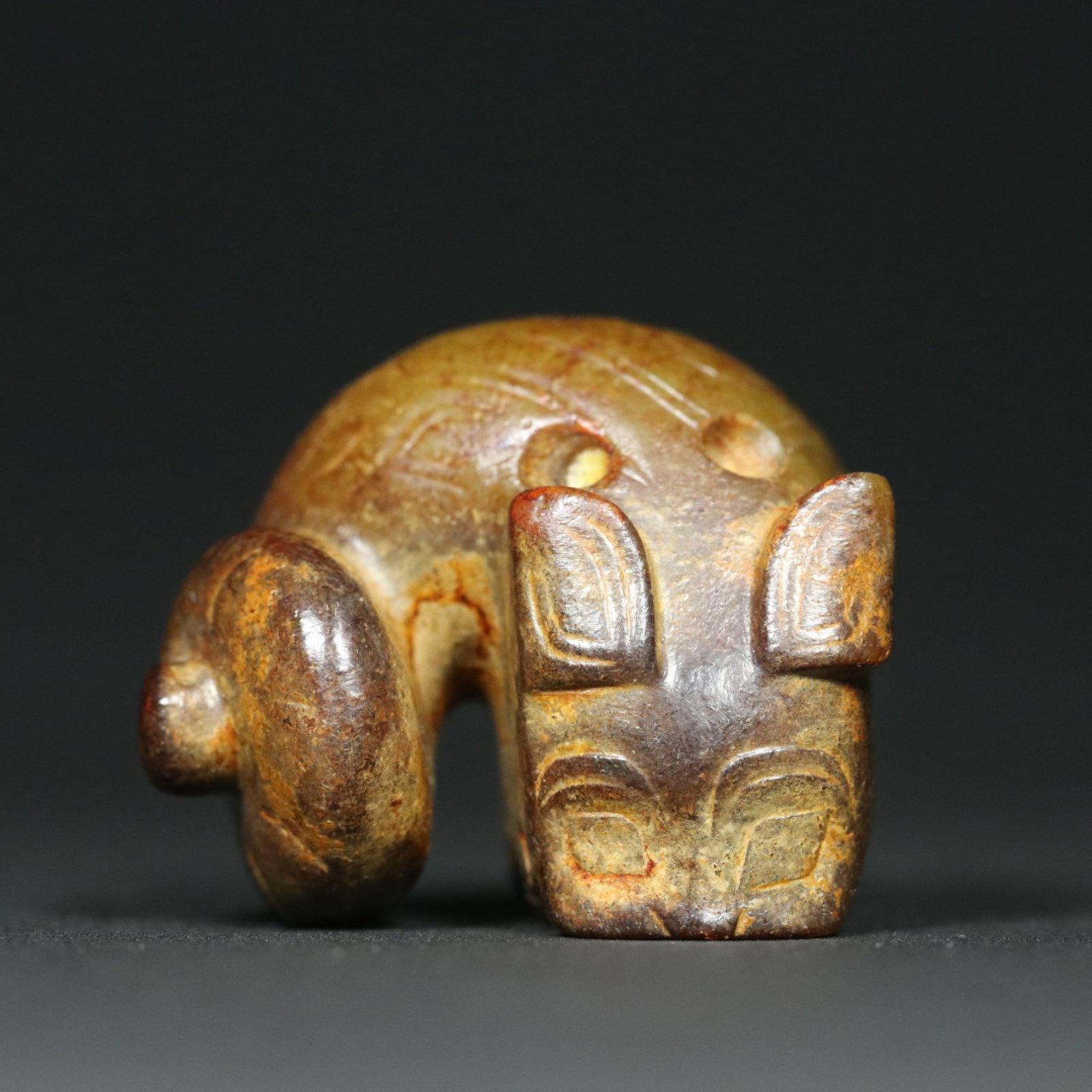 An Exquisite White Jade Dragon Pendant: An Exquisite White Jade Dragon Pendant,Qing Dynasty,China,Size:1.6inx1.3inx1.1in,Weight:55g 白玉龙挂件,中国清代