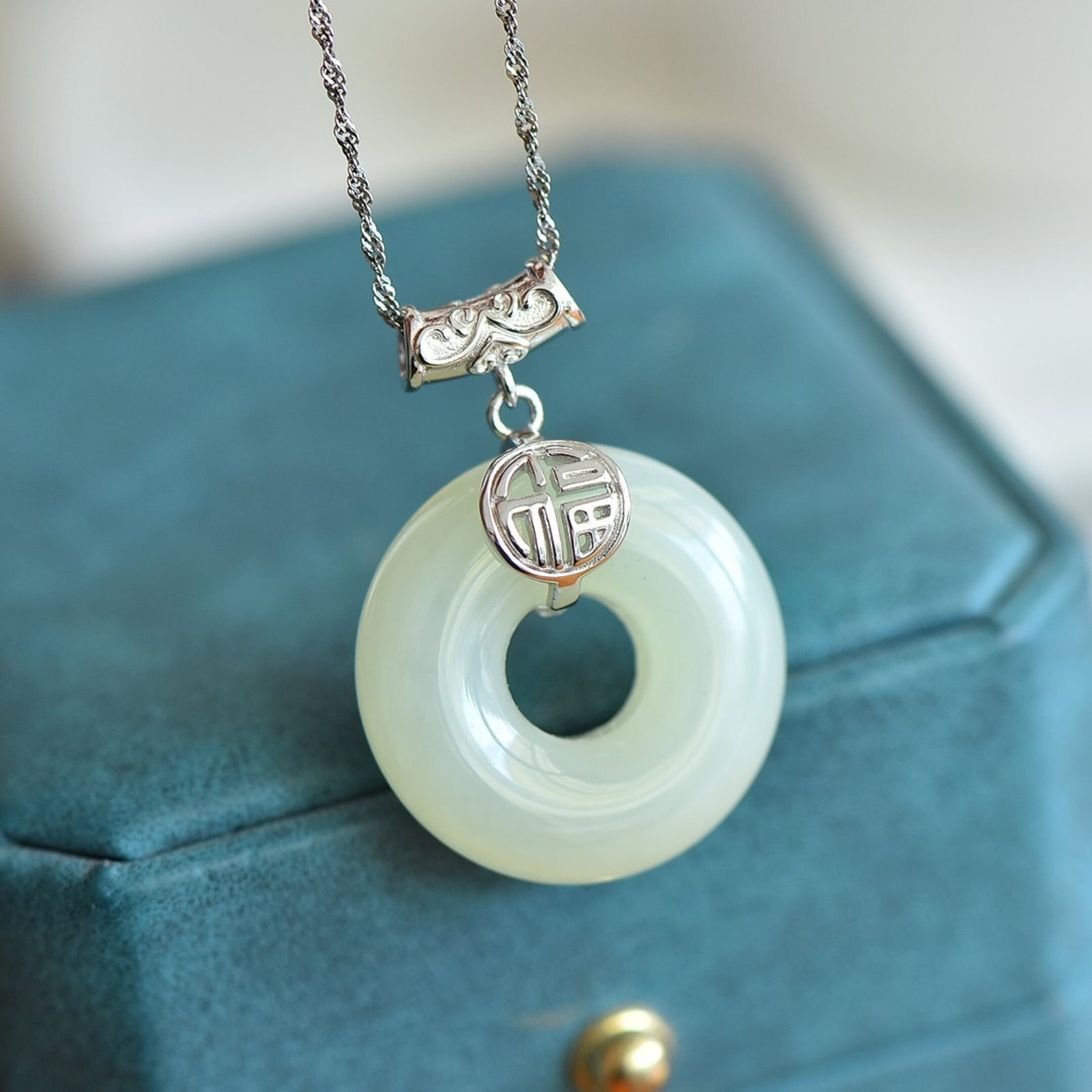 An Exquisite Sterling Silver Inlaid White Jade Pendant: An Exquisite Sterling Silver Inlaid White Jade Pendant,Size:25mmx25mm 纯银镶白玉吊坠