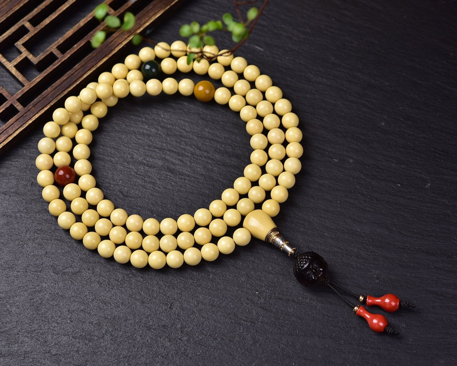 An Exquisite Jingao Jade Necklace: An Exquisite Jingao Jade Necklace,Size:8mm,Weight:110g 金膏玉项链