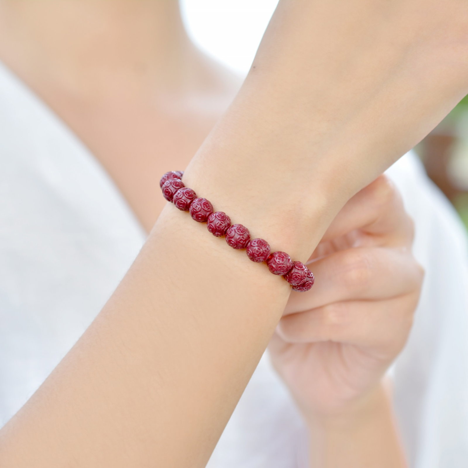 An Exquisite Cinnabar Cash Pattern Bracelets: An Exquisite Cinnabar Cash Pattern Bracelets,Size:8mmx8mm (寓意)吉祥招财喜庆、驱邪避凶 朱砂铜钱
