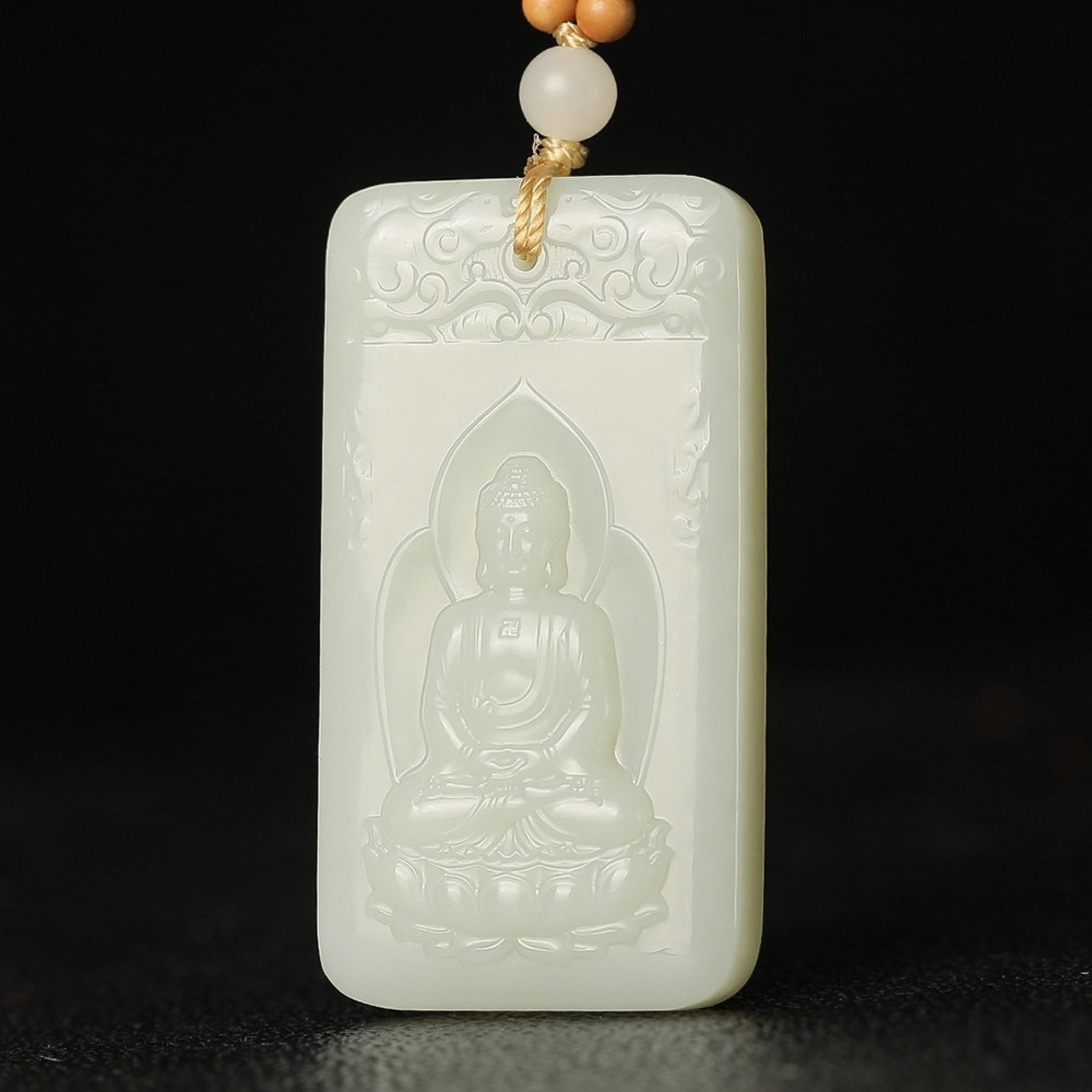 An Exquisite White Jade Statue of Avalokitesvara Pendant: An Exquisite White Jade Statue of Avalokitesvara Pendant,Size:51mmx27mmx8mm 白玉观音像挂件