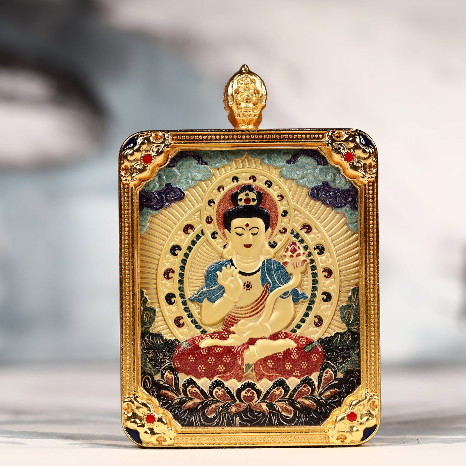 An Exquisite Painted Color Statue of Avalokitesvara Tangka: An Exquisite Painted Color Statue of Avalokitesvara Tangka,Size:2inx2.8in 彩绘观音像唐卡
