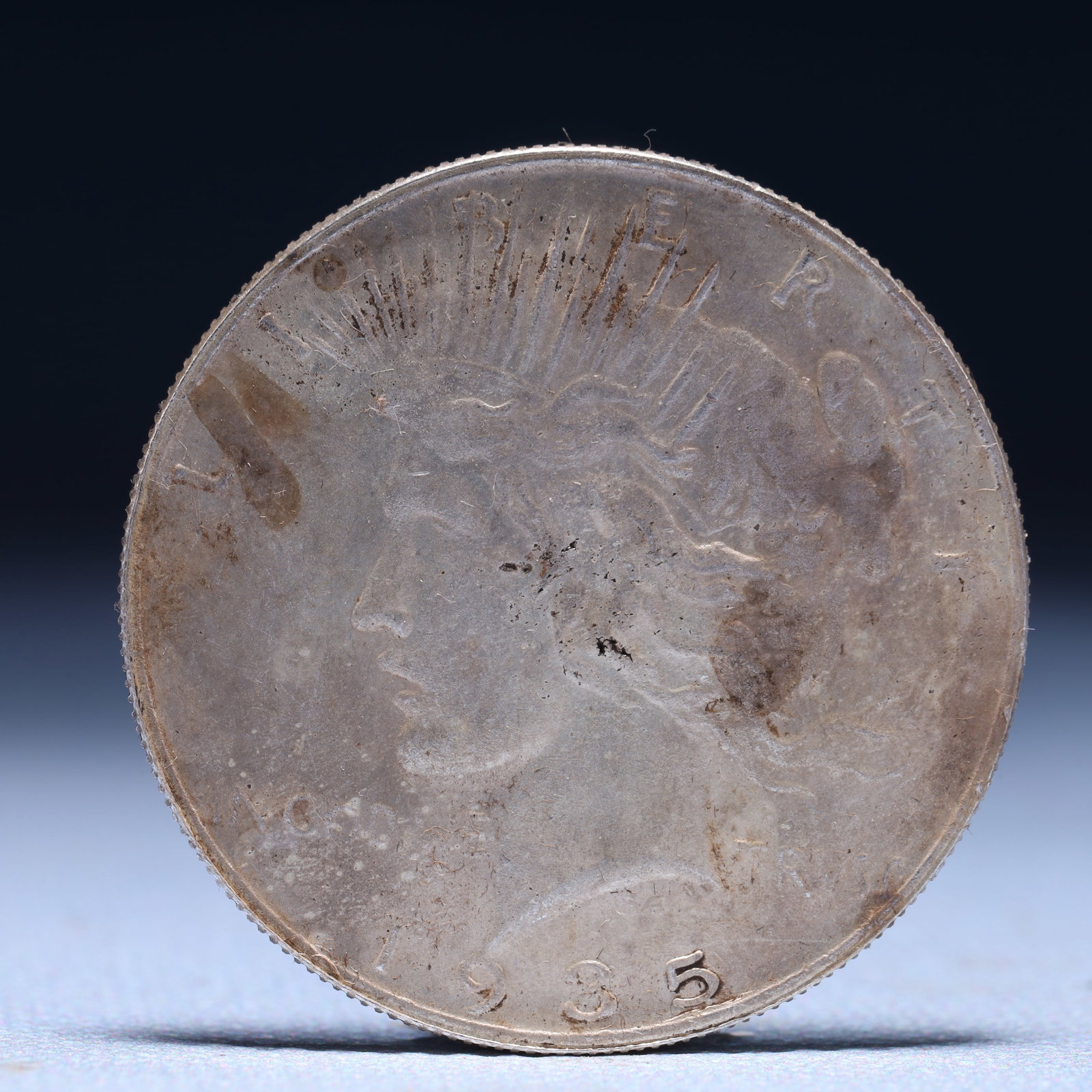 Liberty In God We Trust 1935 Sterling Silver One Dollar Coin (1 of 2)