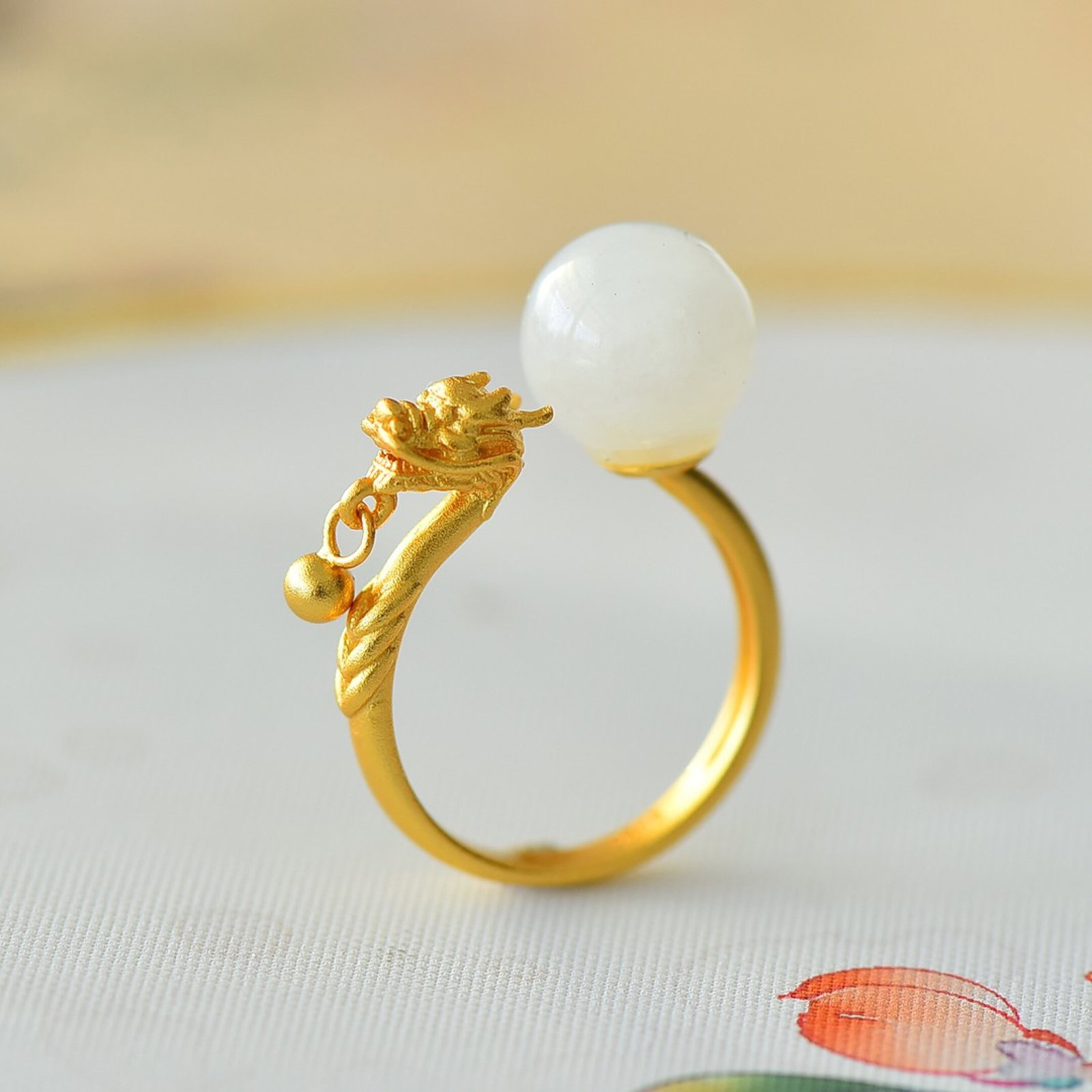 An Exquisite Sterling Silver-Gold Plated Inlaid White Jade Ring: An Exquisite Sterling Silver-Gold Plated Inlaid White Jade Ring,Size:10mmx10mm 纯银镀金镶白玉戒指