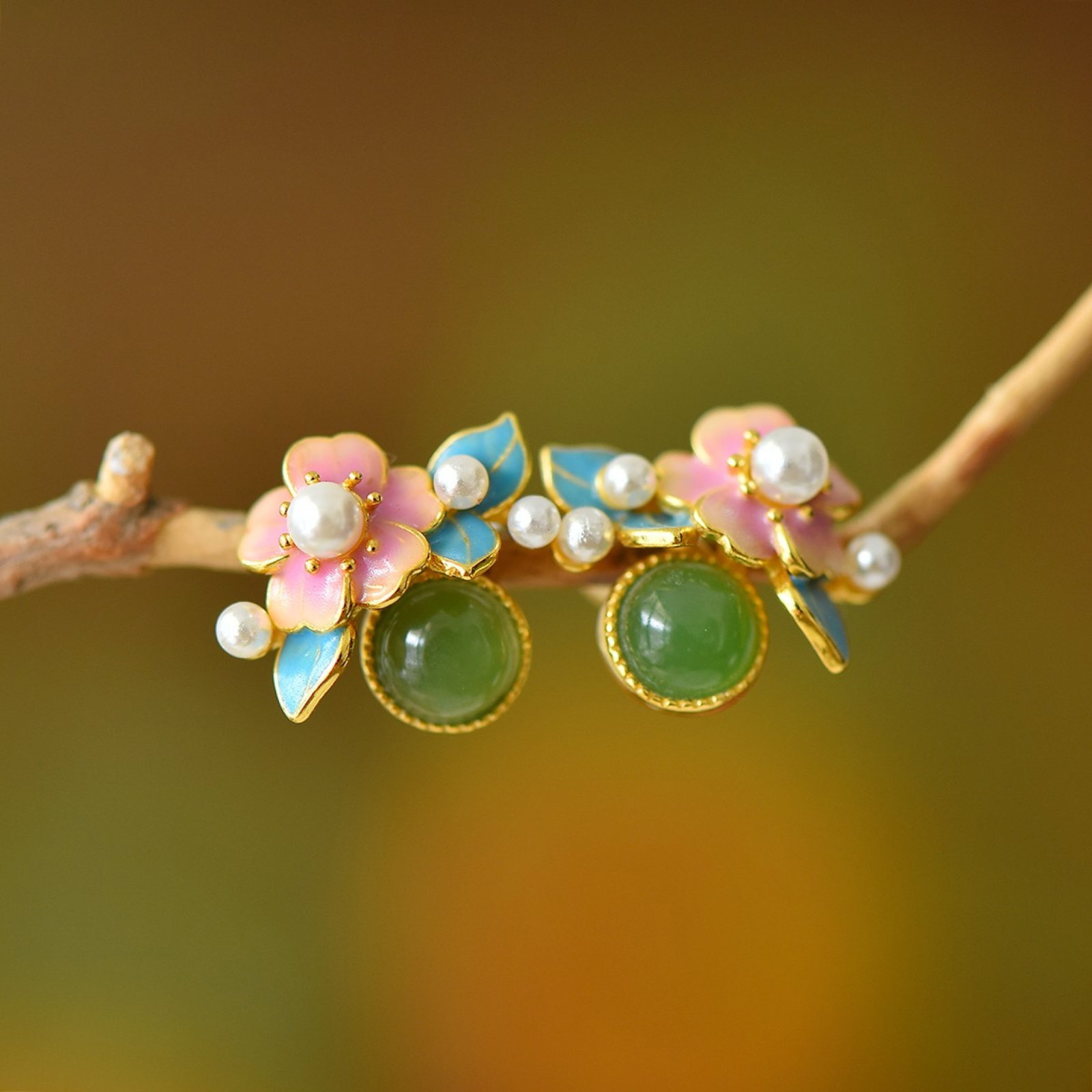 An Exquisite Sterling Silver-Gold Plated Inlaid Jasper Earrings,Inlaid Pearls: An Exquisite Sterling Silver-Gold Plated Inlaid Jasper Earrings,Inlaid Pearls,Size:6mmx6mm 纯银镀金镶碧玉耳钉,嵌珍珠