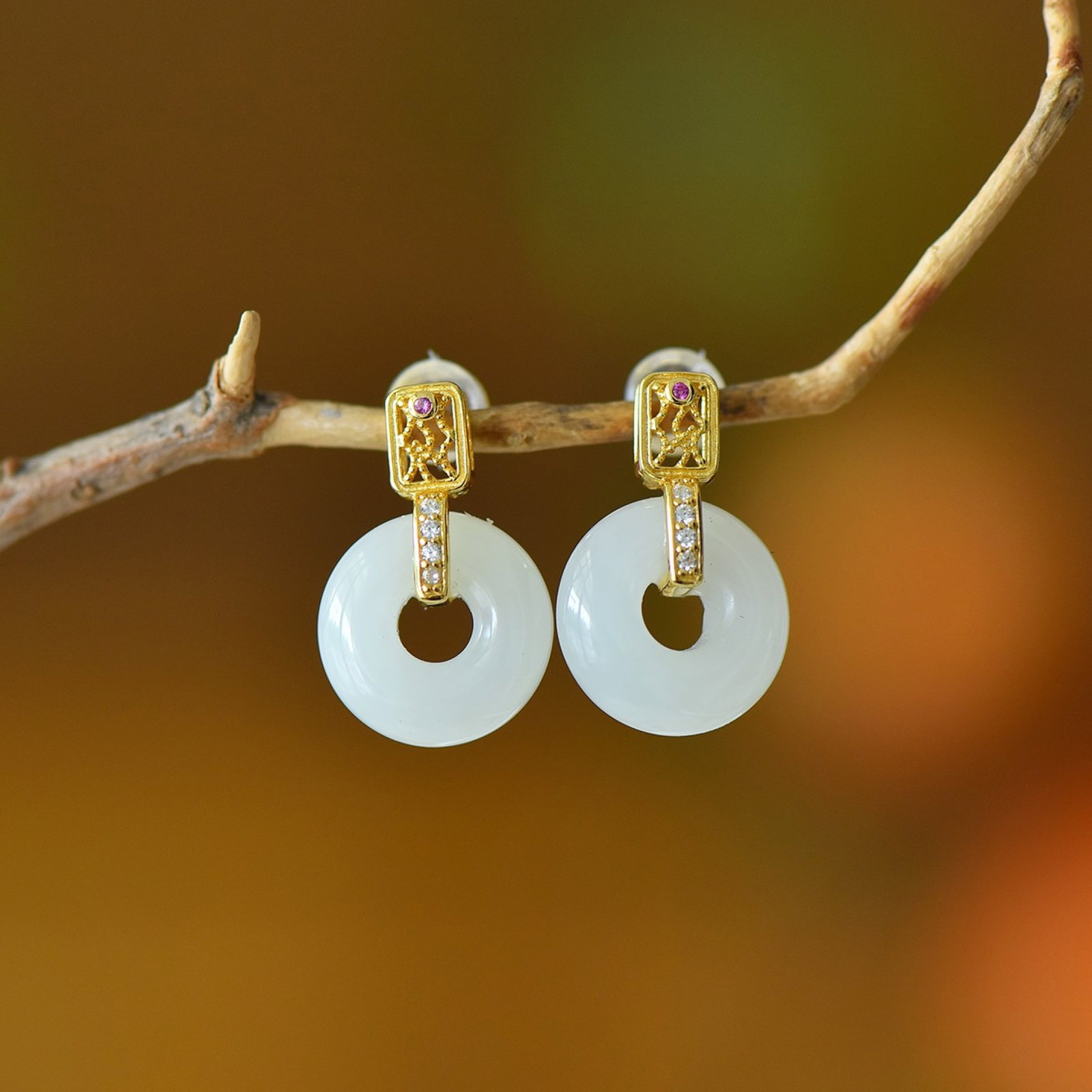 A Pair of Exquisite Sterling Silver-Gold Plated Inlaid White Jade Earrings,Inlaid Diamond: A Pair of Exquisite Sterling Silver-Gold Plated Inlaid White Jade Earrings,Inlaid Diamond,Size:13mmx13mm