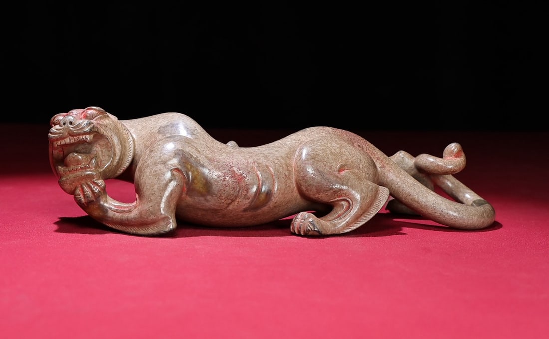 An Exquisite White Jade Tiger Ornament: An Exquisite White Jade Tiger Ornament,Qing Dynasty,China,Size:225mmx70mmx46mm,Weight:762g 白玉老虎摆件,中国清代