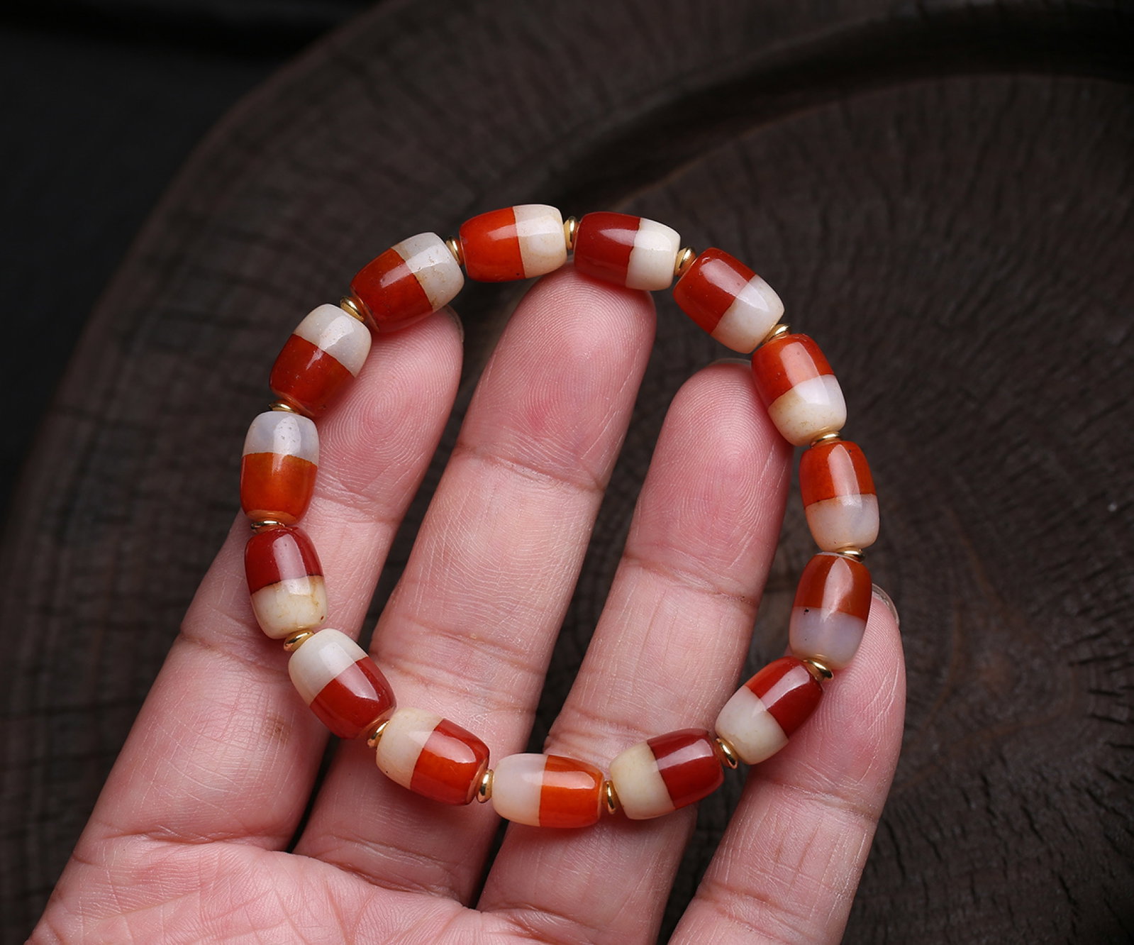 An Exquisite Agate Bracelets: An Exquisite Agate Bracelets,Size:12mmx8mm,Weight:22.9g 玛瑙手串
