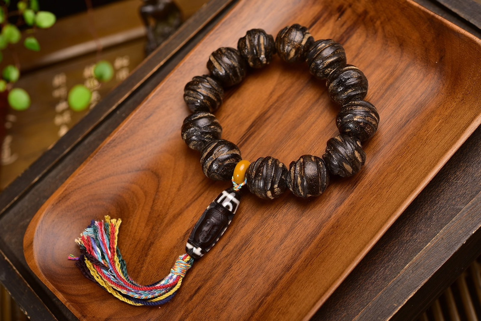 An Exquisite Eaglewood Bracelets - 2