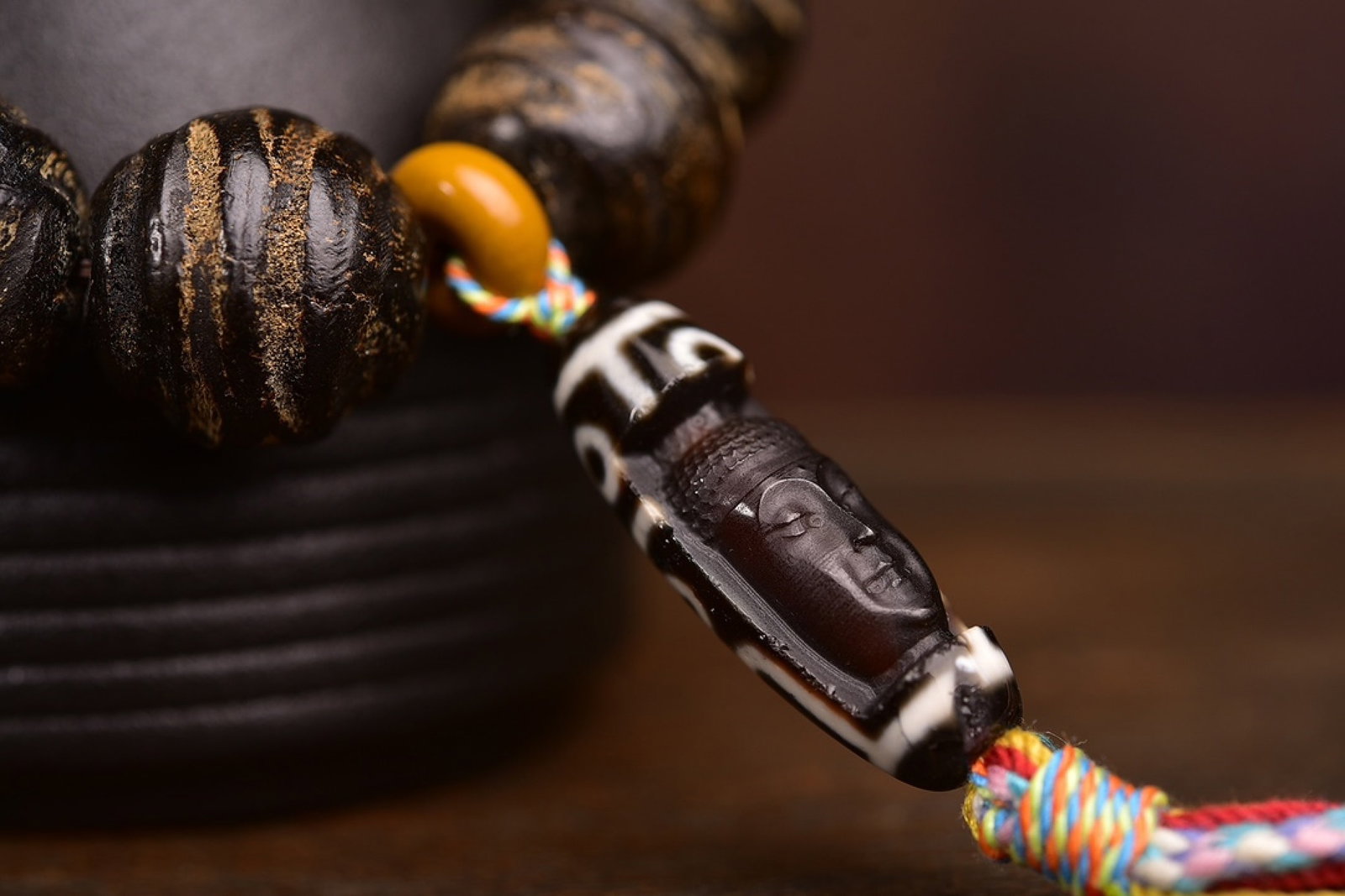 An Exquisite Eaglewood Bracelets - 4