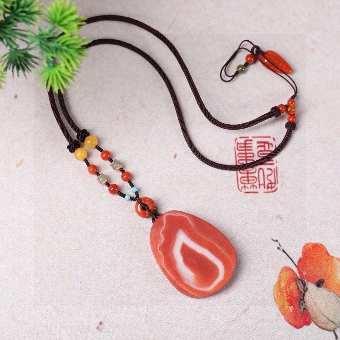 An Exquisite Agate Pendant,With Amber Turquoise: An Exquisite Agate Pendant,With Amber Turquoise,Size:48.7mmx36.2mmx9mm,Total Weight:41.9g 玛瑙吊坠,配蜜蜡绿松石