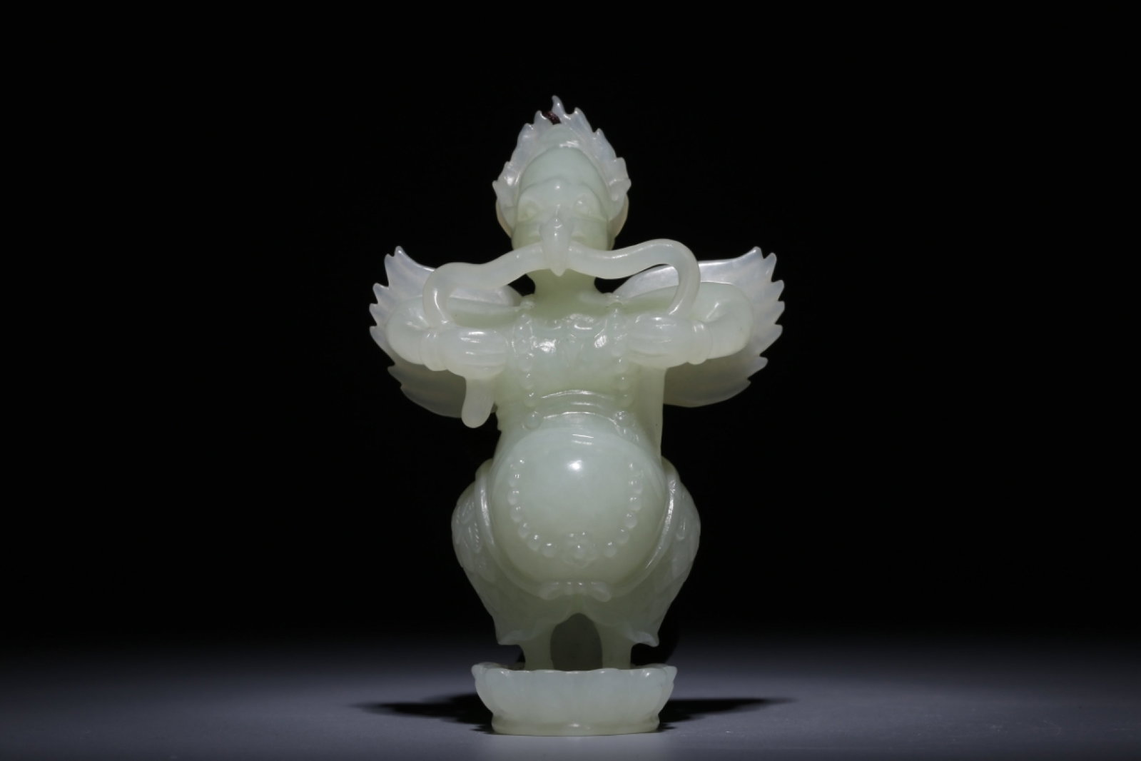 An Exquisite White Jade Statue of Garu??a Hand Piece: An Exquisite White Jade Statue of Garuḍa Hand Piece,Qing Dynasty,China,Size:3inx2inx1.2in,Weight:75g