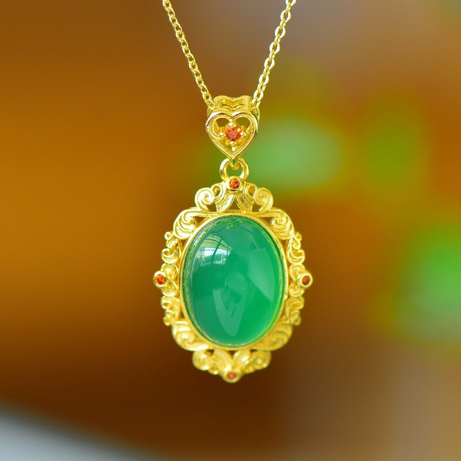An Exquisite Pendant,Inlaid Diamond: An Exquisite Pendant Size:12mmx16mm 吊坠