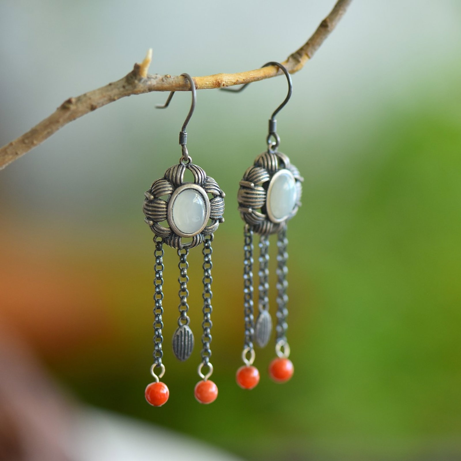 A Pair of Exquisite Sterling Silver Inlaid White Jade Earrings,Inlaid Agates: A Pair of Exquisite Sterling Silver Inlaid White Jade Earrings,Inlaid Agate,Size:8mmx6mm 一对纯银镶白玉耳环，嵌玛瑙