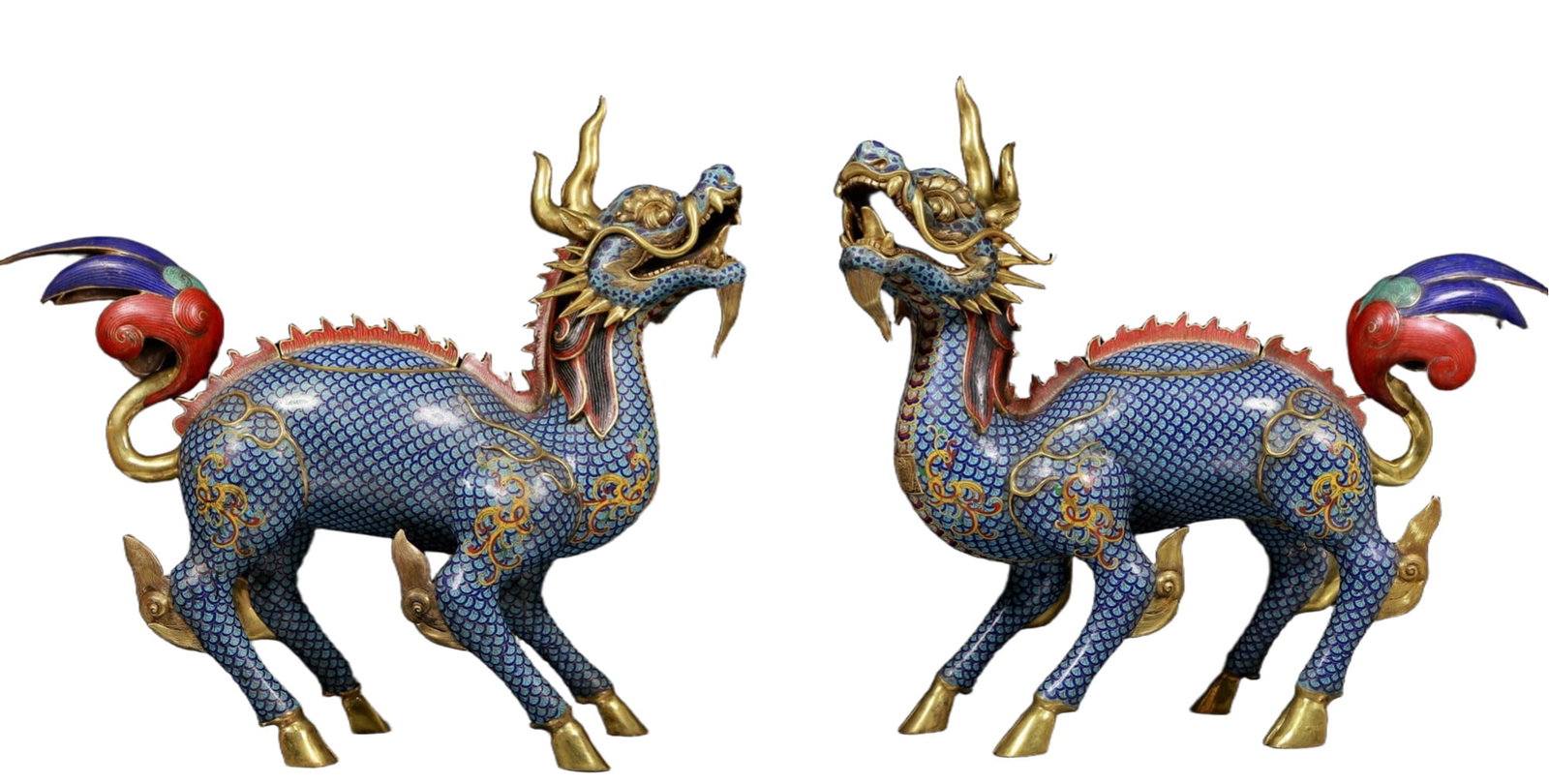 A Pair of Huge Cloisonne Unicorn Censers: A Pair of Huge Cloisonne Unicorn Censers,Qing Dynasty, China,Qianlong Six-character Mark,Size:27.6inx7.9inx2.6in,Total Weight:44.80kg 一对景泰蓝独角兽&#