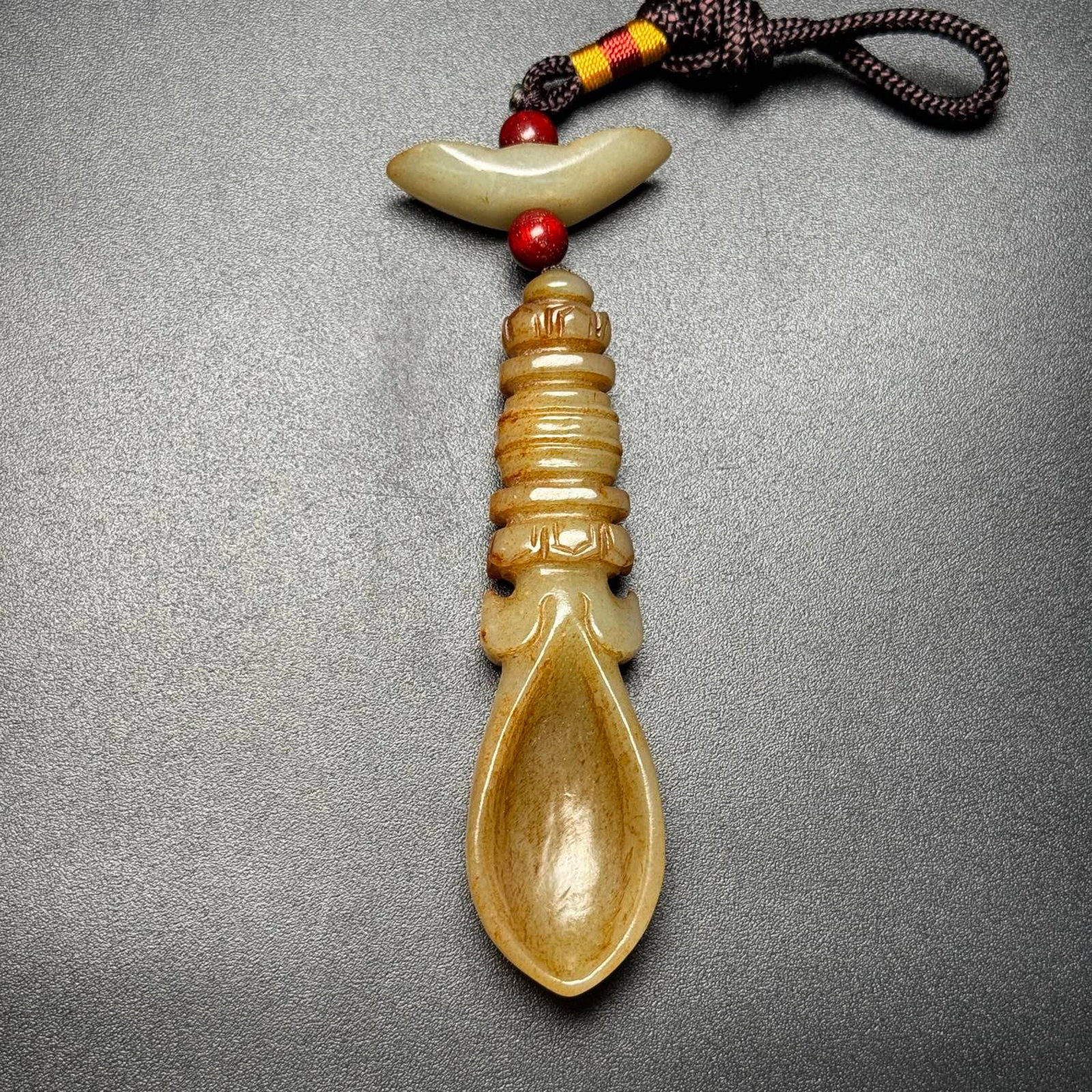 An Exquisite White Jade Spoon Pendant: An Exquisite White Jade Spoon Pendant,Qing Dynasty,China,Size:38mmx14mmx8mm,( Spoon )92mmx24mmx14mm 白玉勺子挂件,中国清代