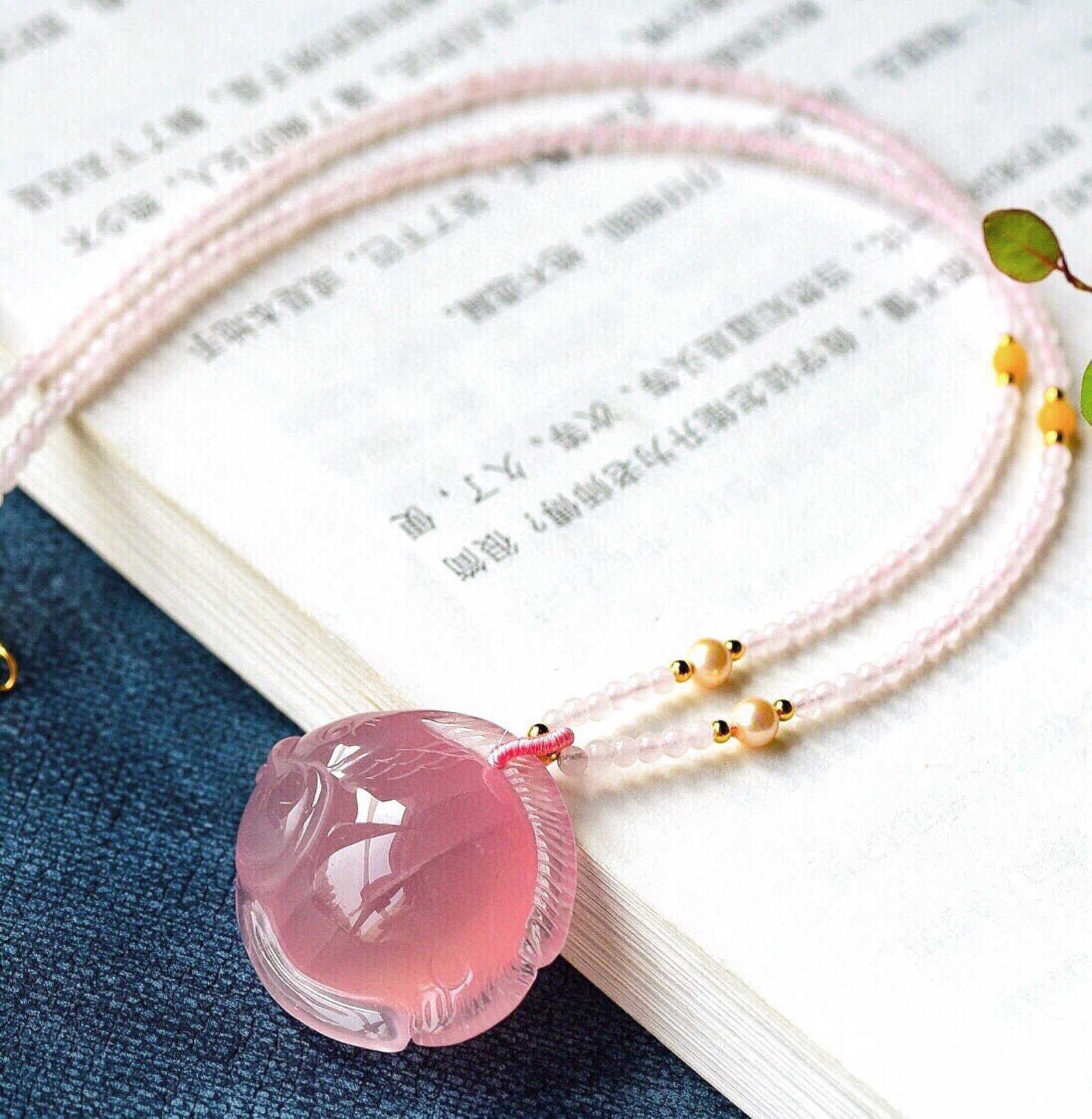 An Exquisite Crystal Fish Pendant: An Exquisite Crystal Fish Pendant,Size:29.7mmx34.4mmx16.6mm,Weight:17.4g 水晶鱼吊坠