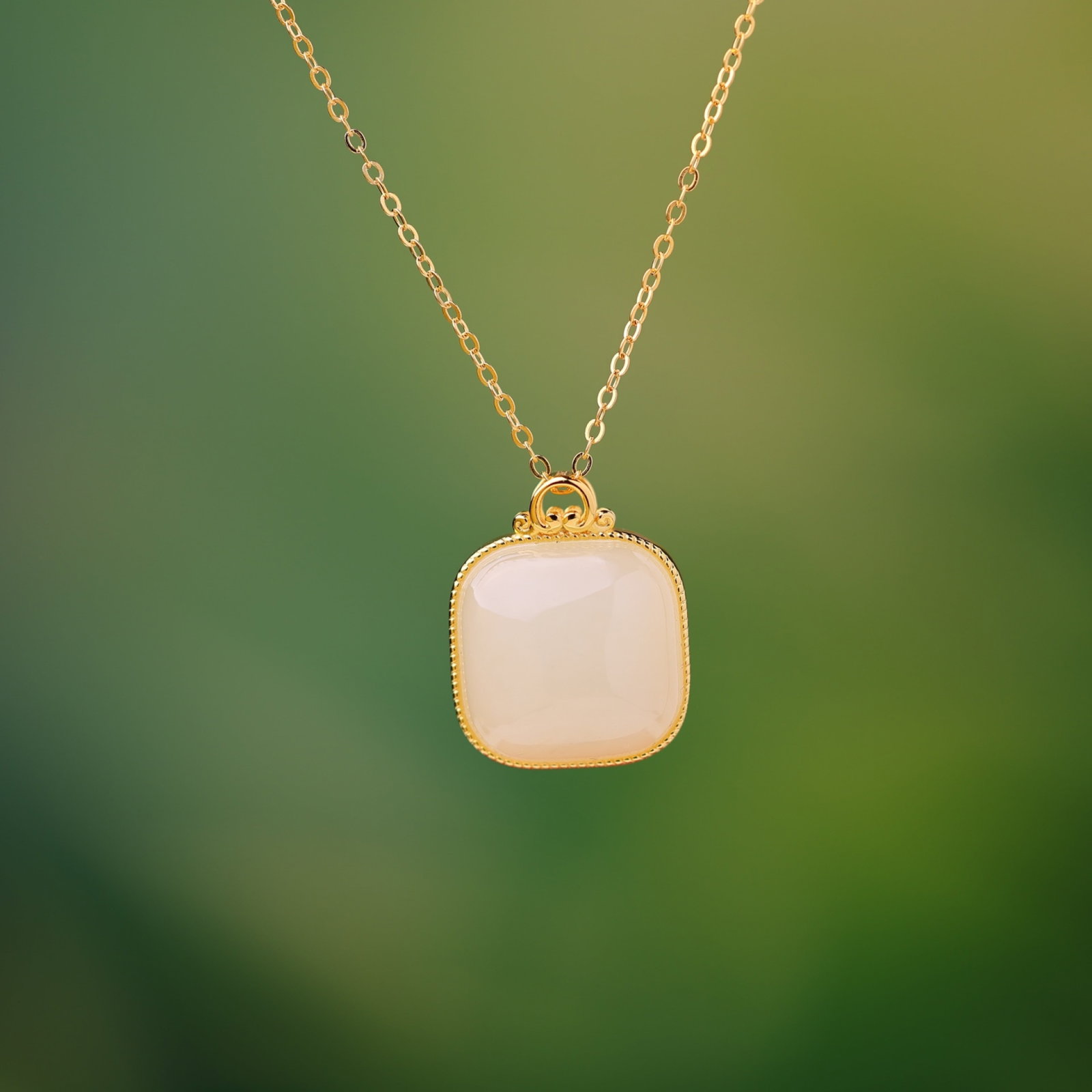 An Exquisite Sterling Silver-Gold Plated Inlaid White Jade Pendant: An Exquisite Sterling Silver-Gold Plated Inlaid White Jade Pendant,Size:14mmx14mm 纯银镀金镶白玉吊坠