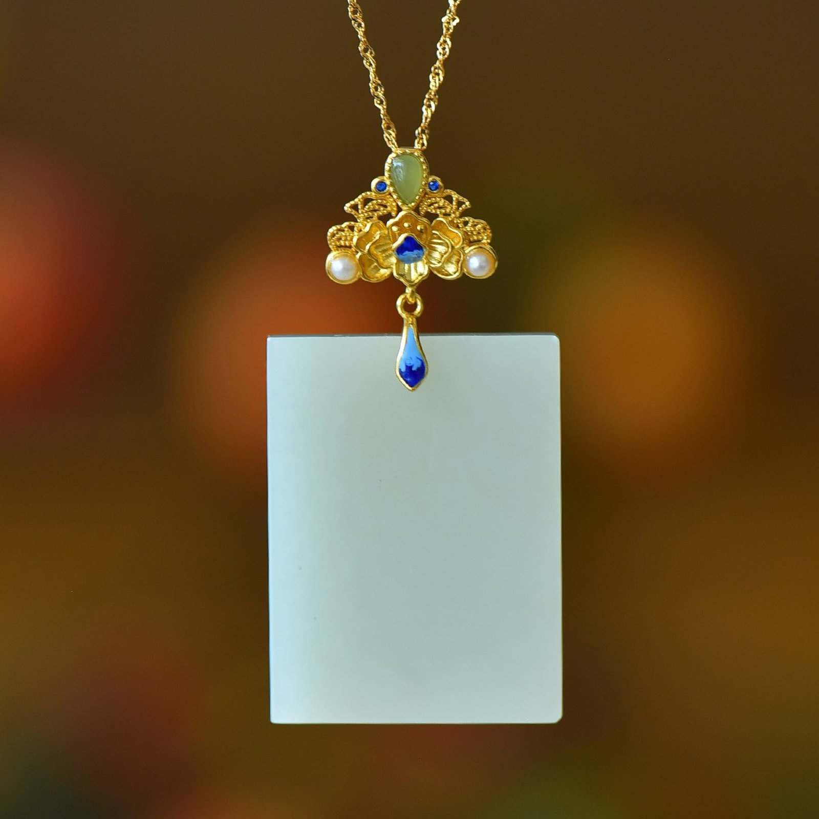 An Exquisite Sterling Silver-Gold Plated Inlaid White Jade Pendant: An Exquisite Sterling Silver-Gold Plated Inlaid White Jade Pendant,Size:30mmx40mm 纯银镀金镶白玉吊坠