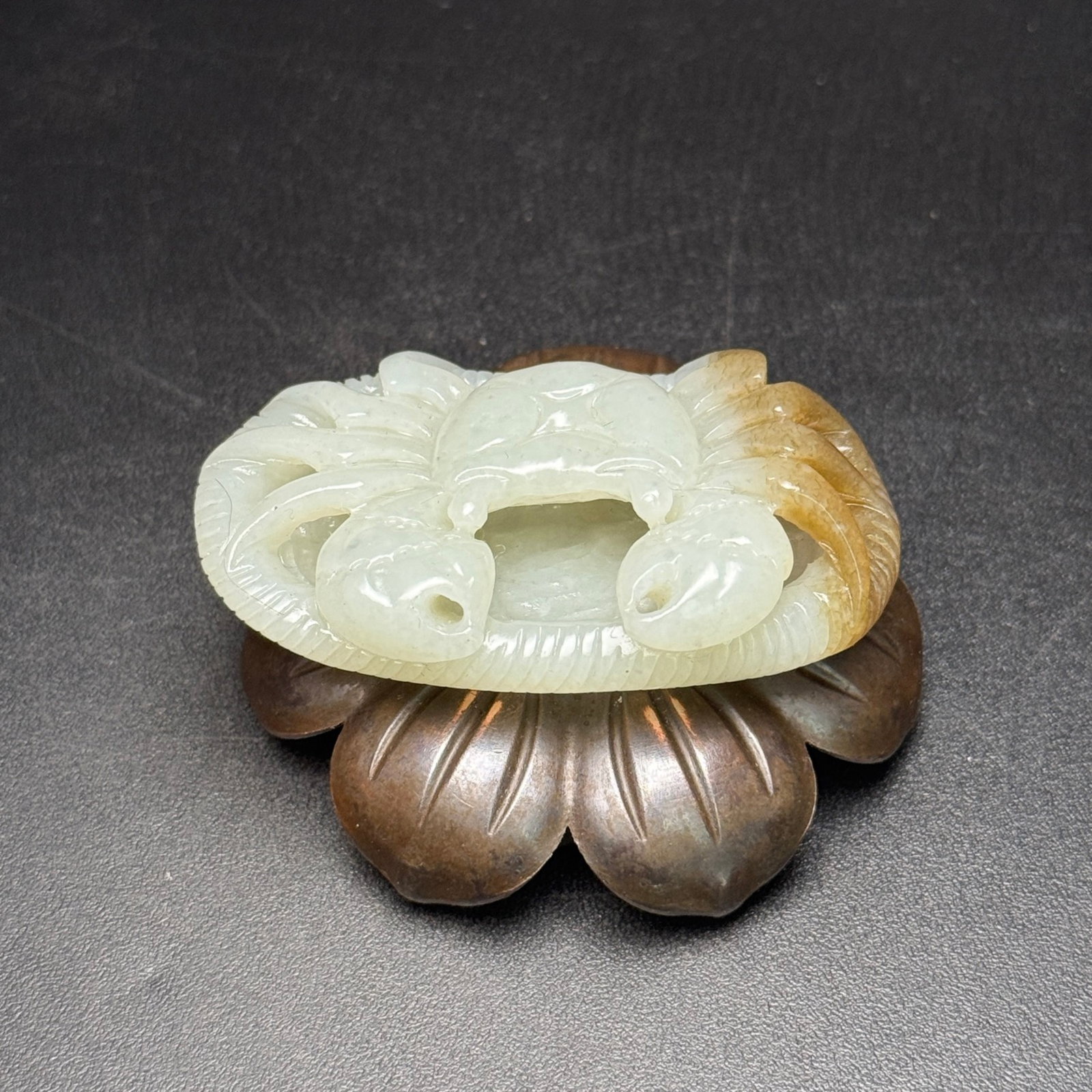 An Exquisite White Jade Crab Ornament (1 of 7)