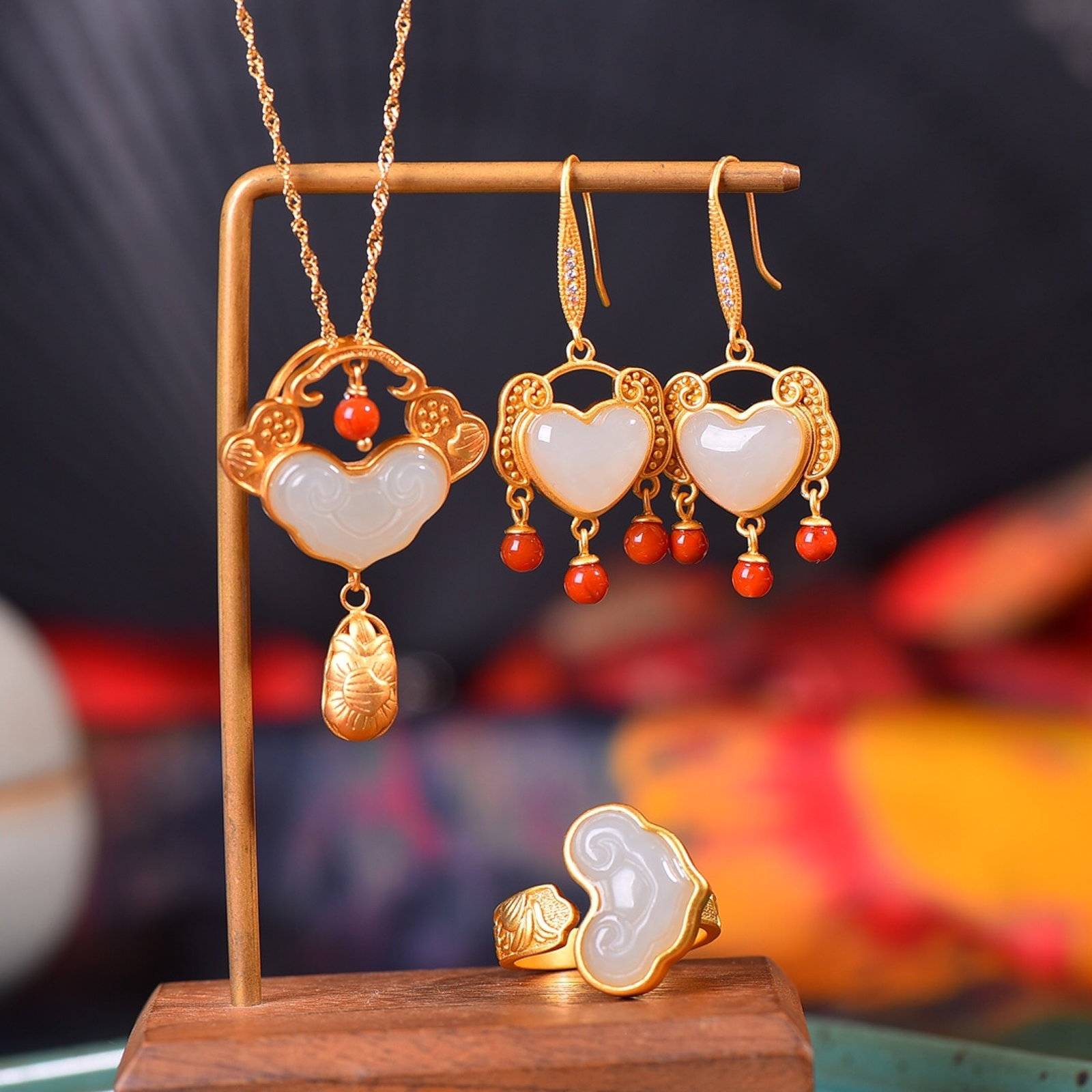 A Set of Fine Sterling Silver-Gold Plated Inlaid White Jade Jewelrys: A Set of Fine Sterling Silver-Gold Plated Inlaid White Jade Jewelrys,Size:(Pendant)11mmx17mm,(Earrings)10mmx12mm,(Ring)12mmx17mm 一套纯银镀金镶白玉