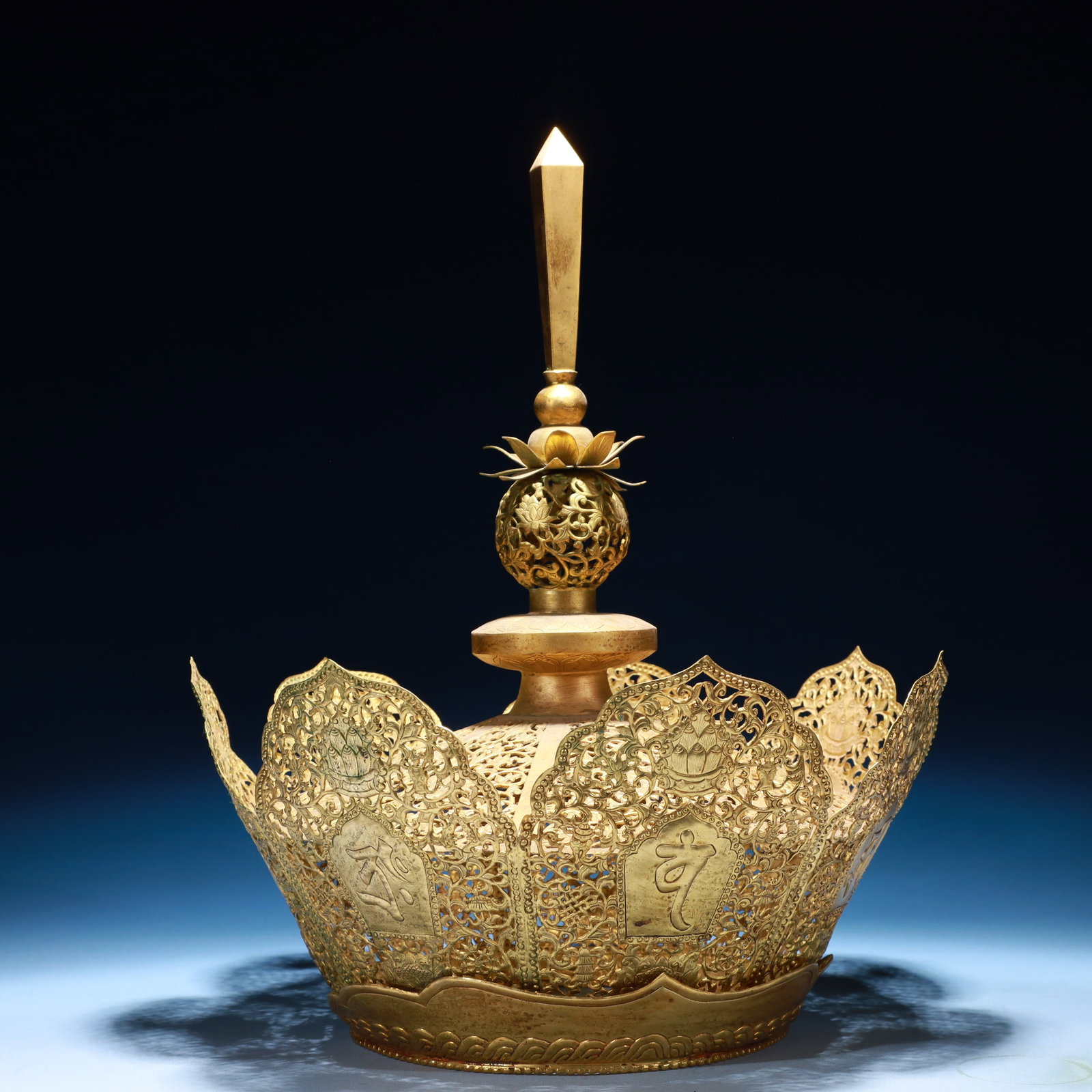 An Exquisite Gilt Bronze Flower Pattern Coronet Ornament: An Exquisite Gilt Bronze Flower Pattern Coronet Ornament,Qing Dynasty,China,Size:13.8inx15.7inx13.8in,Weight:1400g 铜鎏金花卉纹帽摆件,中