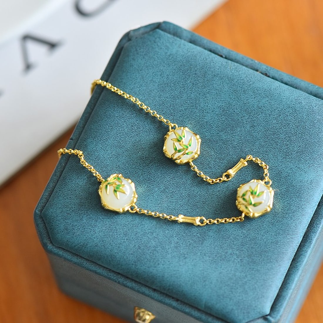 An Exquisite Sterling Silver-Gold Plated Inlaid White Jade Bracelet: An Exquisite Sterling Silver-Gold Plated Inlaid White Jade Bracelet,Size:4mmx4mm 纯银镀金镶白玉手链