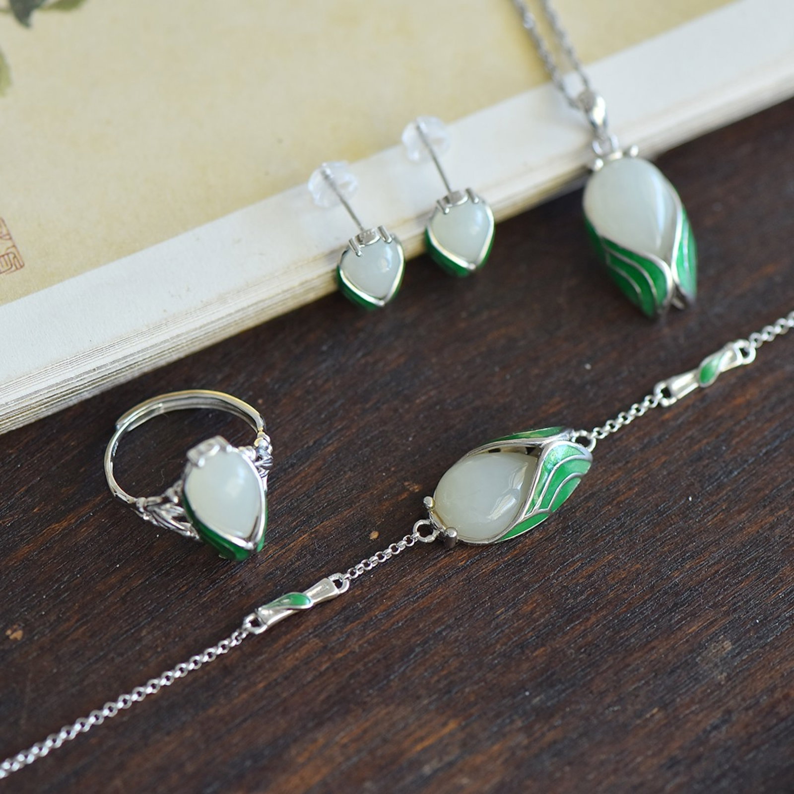 A Set of Fine Sterling Silver Inlaid White Jade Jewelries: A Set of Fine Sterling Silver Inlaid White Jade Jewelries 一套纯银镶白玉首饰