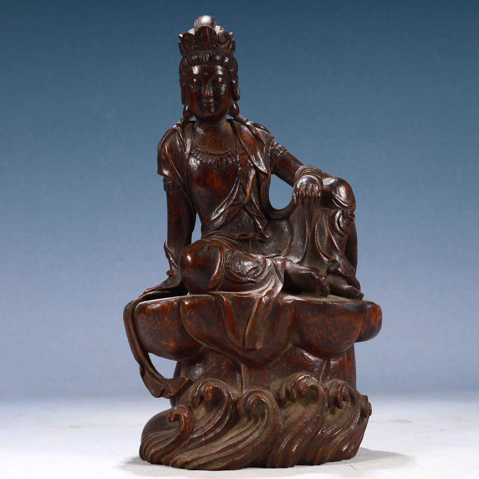 An Exquisite Bamboo Statue of Avalokitesvara: An Exquisite Bamboo Statue of Avalokitesvara,Qing Dynasty, China,Size:5.5inx3.9inx11in,Weight:450g 竹雕观音像,中国清代