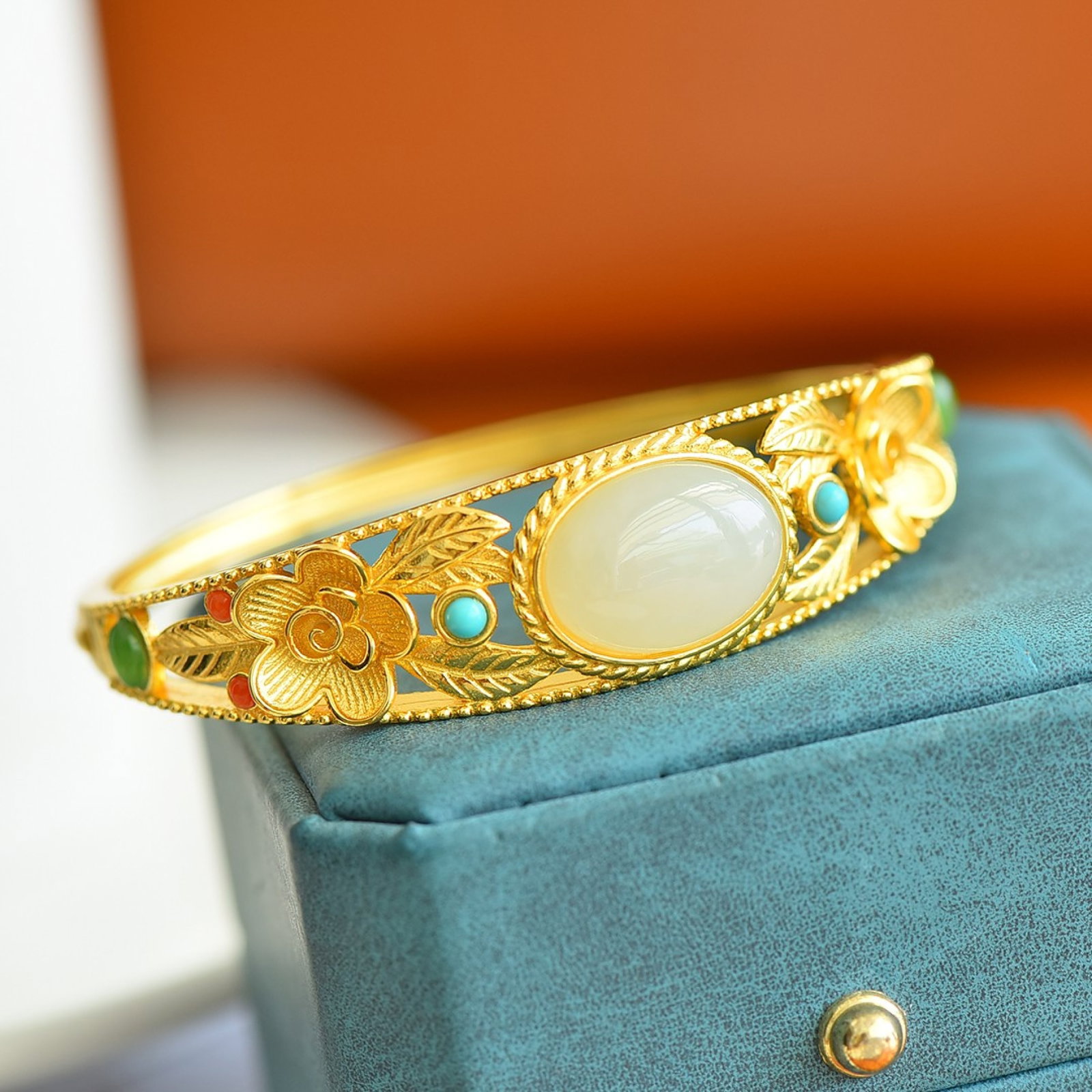 An Exquisite Sterling Silver-Gold Plated Inlaid White Jade Bracelets,Inlaid Turquoise: An Exquisite Sterling Silver-Gold Plated Inlaid White Jade Bracelets,Inlaid Turquoise,Size:13mmx18mm 纯银镀金镶白玉手镯,嵌绿松&#