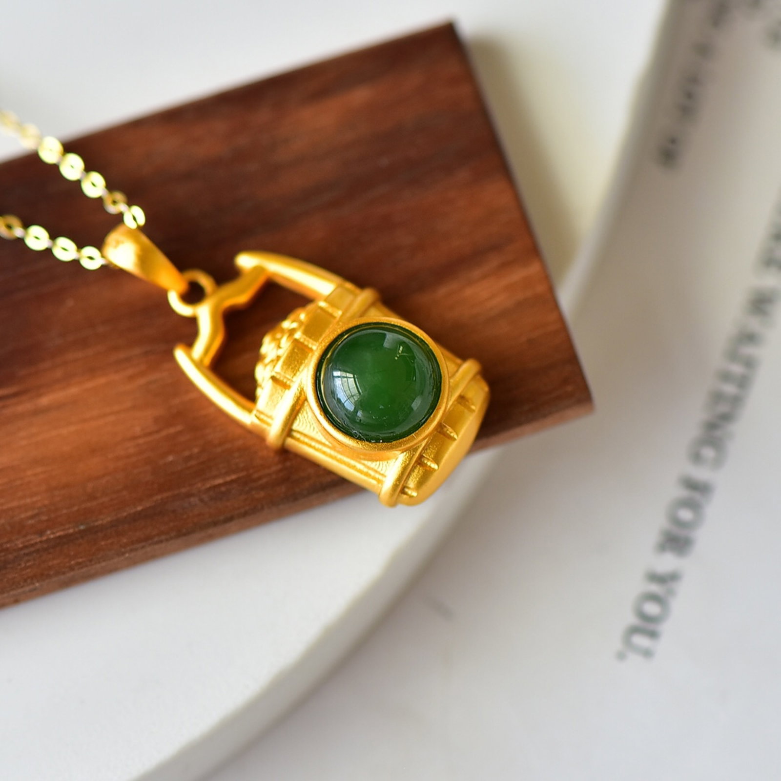 An Exquisite Sterling Silver-Gold Plated Inlaid Jasper Pendant: An Exquisite Sterling Silver-Gold Plated Inlaid Jasper Pendant,Size:8mmx8mm 一个精美的纯银镀金镶碧玉吊坠