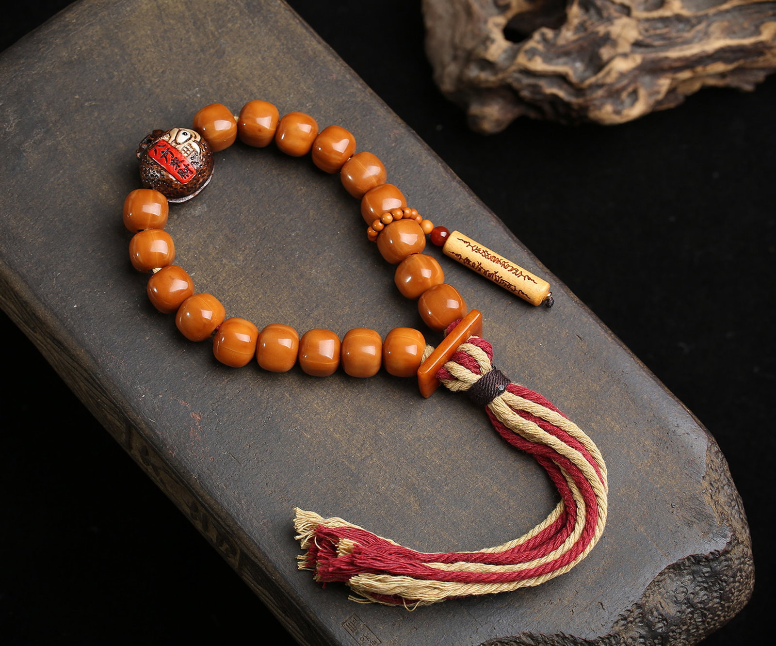 An Exquisite Walnut Bracelets - 2