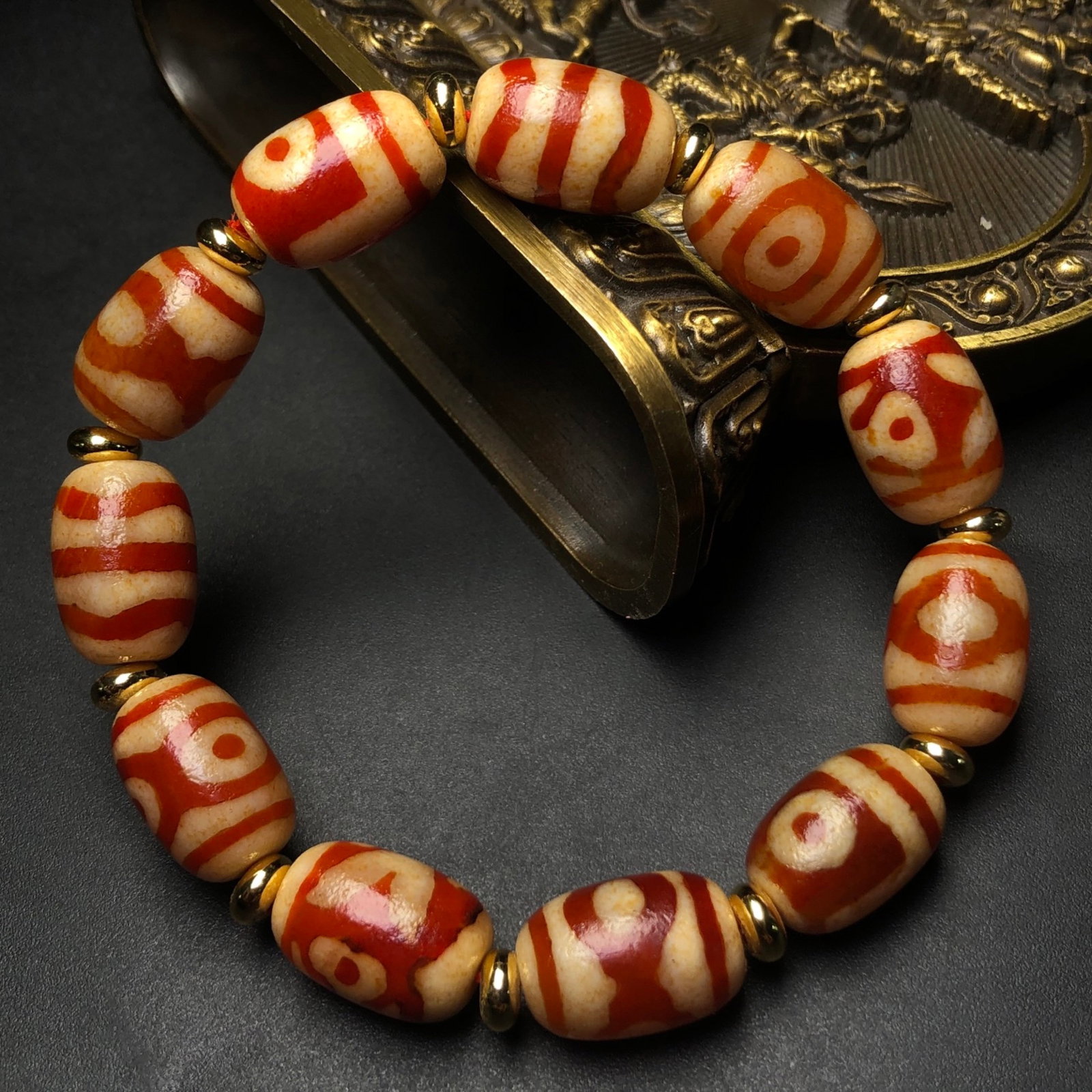 An Exquisite Dzi Bead Bracelets: An Exquisite Dzi Bead Bracelets,Size:16mmx11mm 天珠手串