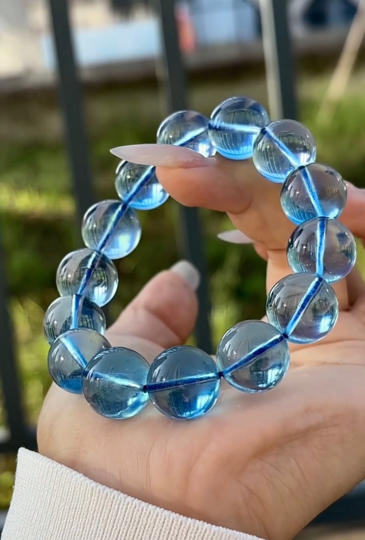 An Exquisite Aquamarine Bracelets: An Exquisite Aquamarine Bracelets,Size:15.2mm,Weight:69g 海蓝宝手串