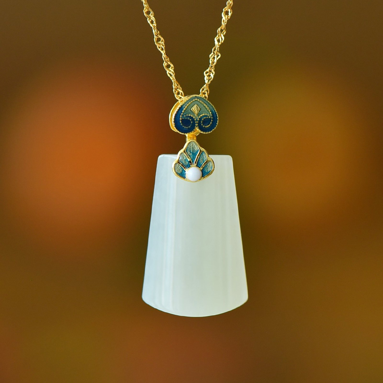 An Exquisite Sterling Silver-Gold Plated Inlaid White Jade Pendant: An Exquisite Sterling Silver-Gold Plated Inlaid White Jade Pendant,Size:15mmx23mm 纯银镀金镶白玉吊坠