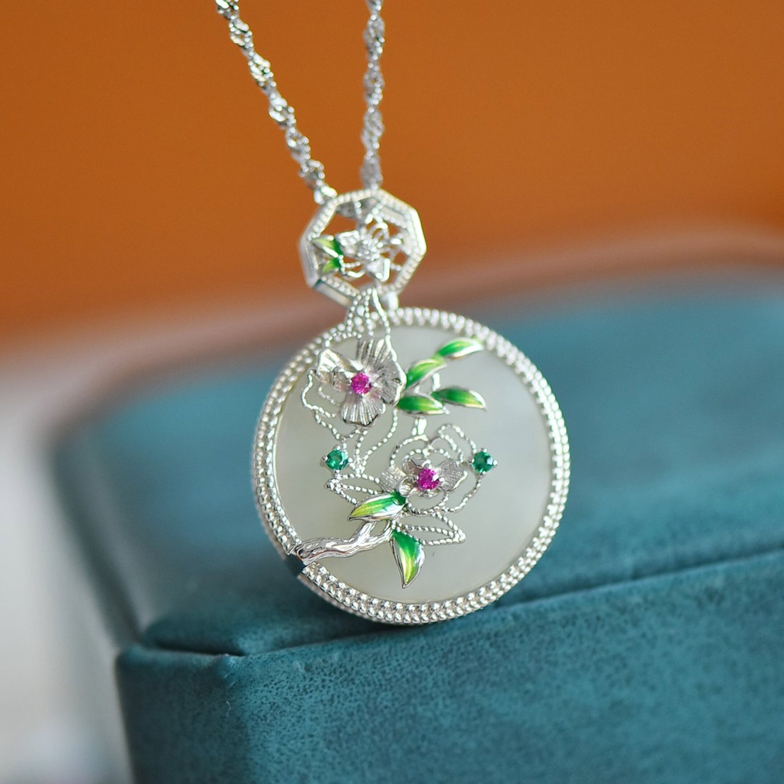 An Exquisite Sterling Silver Inlaid White Jade Pendant,Inlaid Diamonds: An Exquisite Sterling Silver Inlaid White Jade Pendant,Inlaid Diamonds,Size:20mmx20mm 纯银镶白玉吊坠,嵌钻石