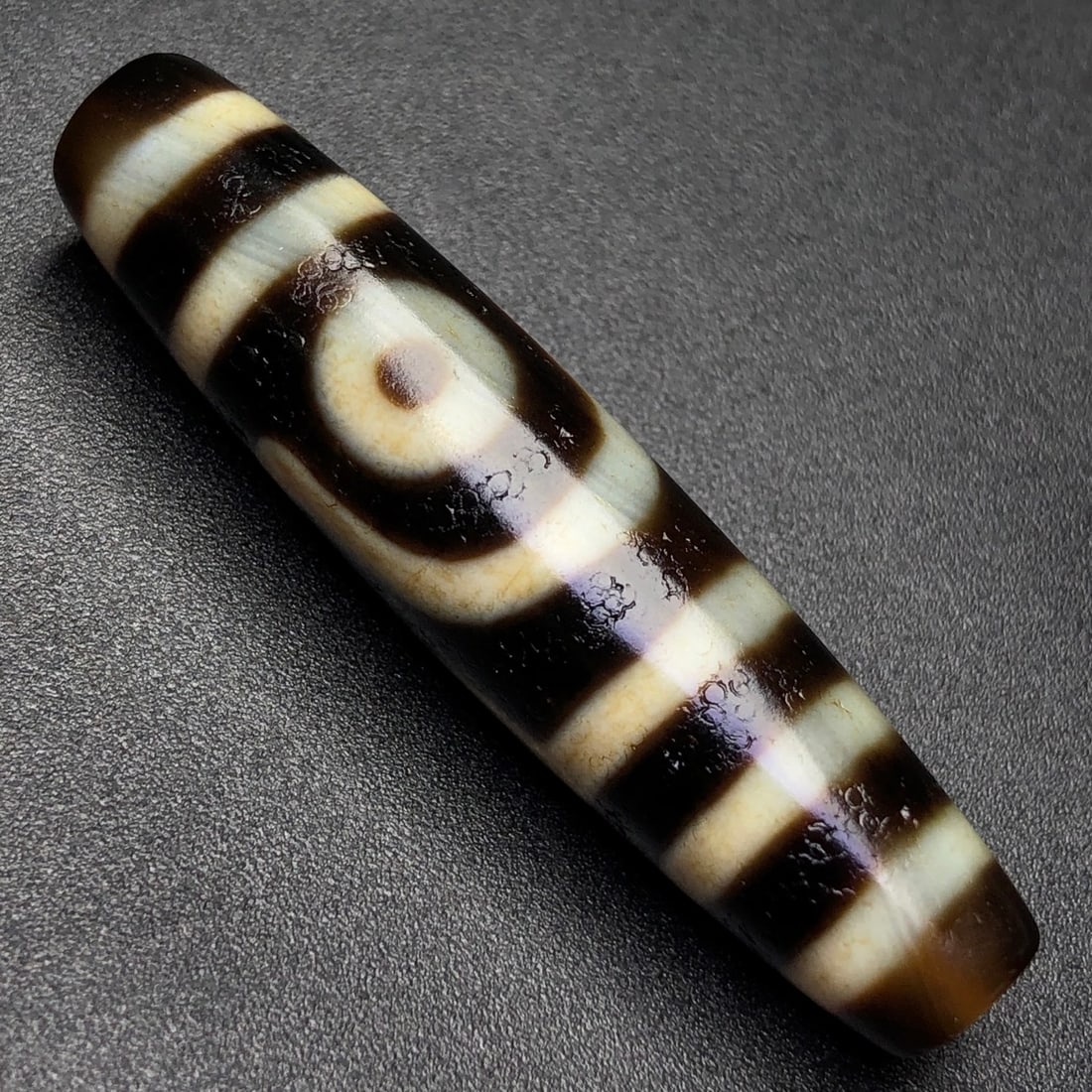 An Exquisite Two Eyes Dzi Bead Pendant - 2