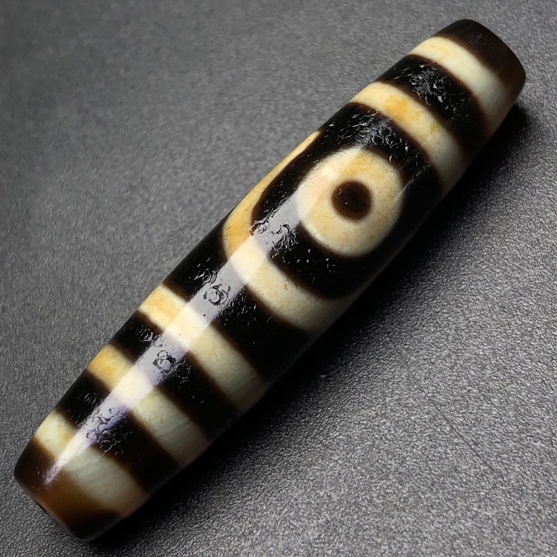 An Exquisite Two Eyes Dzi Bead Pendant - 3