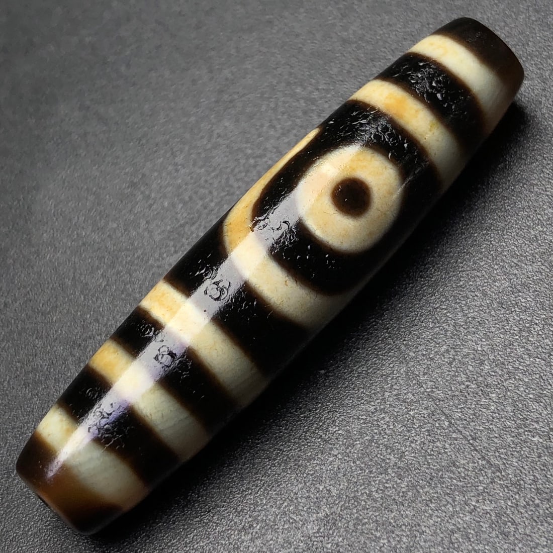 An Exquisite Two Eyes Dzi Bead Pendant - 5