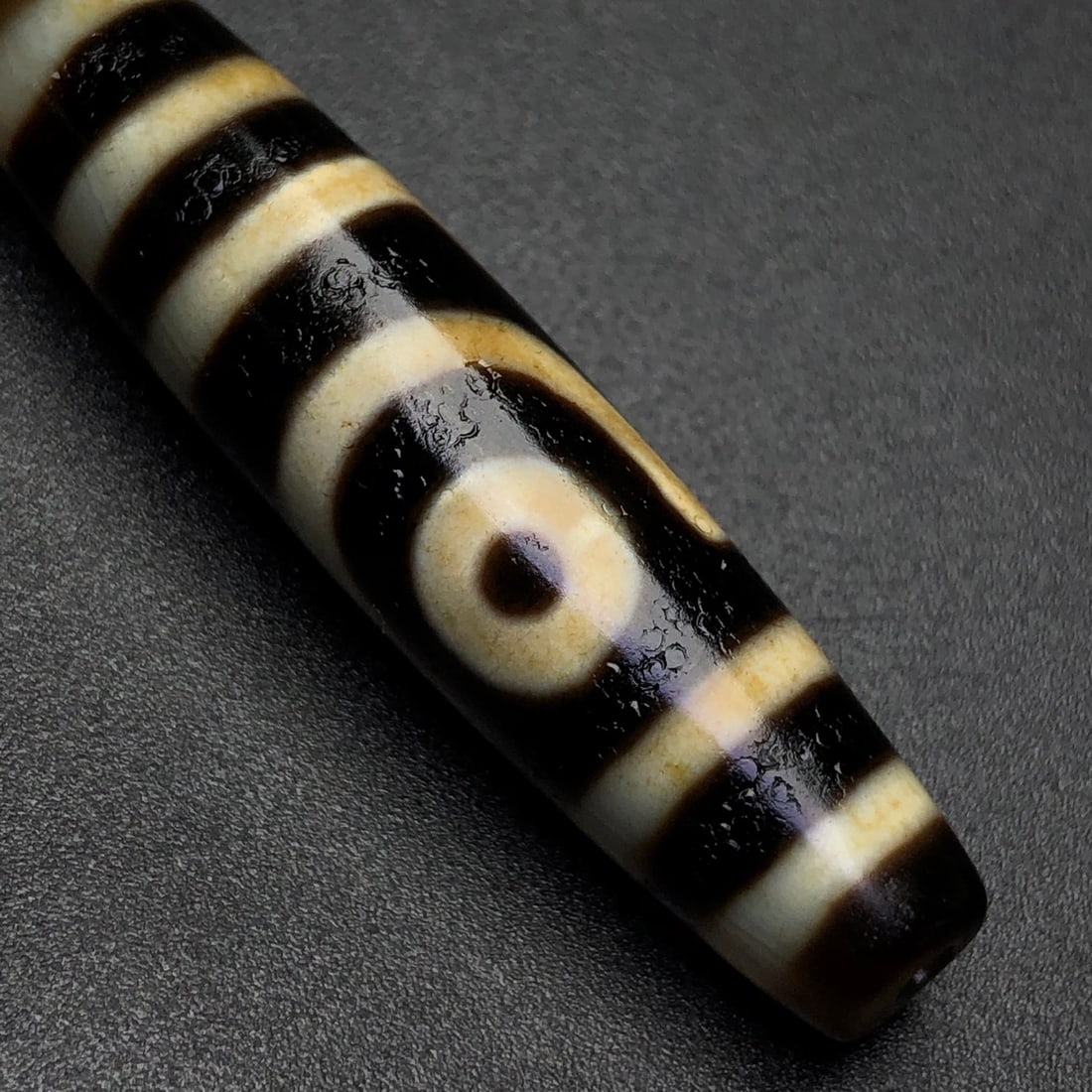 An Exquisite Two Eyes Dzi Bead Pendant - 8