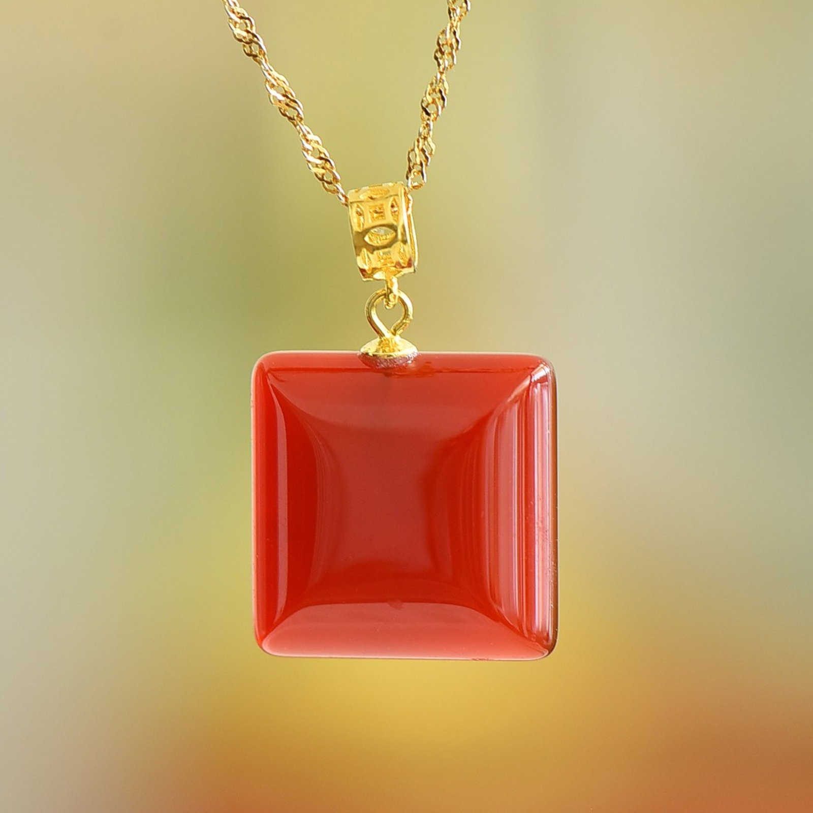 An Exquisite Sterling Silver-Gold Plated Inlaid Agate Pendant: An Exquisite Sterling Silver-Gold Plated Inlaid Agate Pendant,Size:18mmx18mm 纯银镀金镶玛瑙吊坠