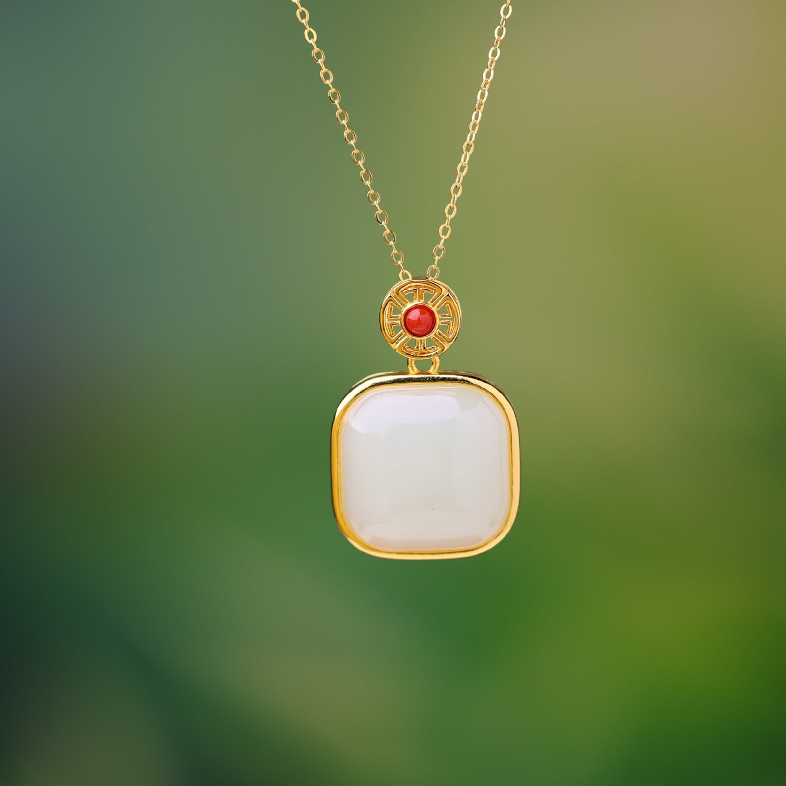 An Exquisite Sterling Silver-Gold Plated Inlaid White Jade Pendant: An Exquisite Sterling Silver-Gold Plated Inlaid White Jade Pendant,Size:18mmx18mm 纯银镀金镶白玉吊坠