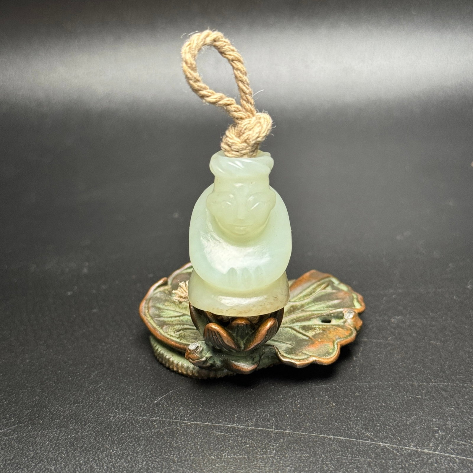 An Exquisite White Jade Figure Pendant: An Exquisite White Jade Figure Pendant,Qing Dynasty,China,Size:30mmx19mmx20mm,Weight:17g 白玉人物挂件,中国清代