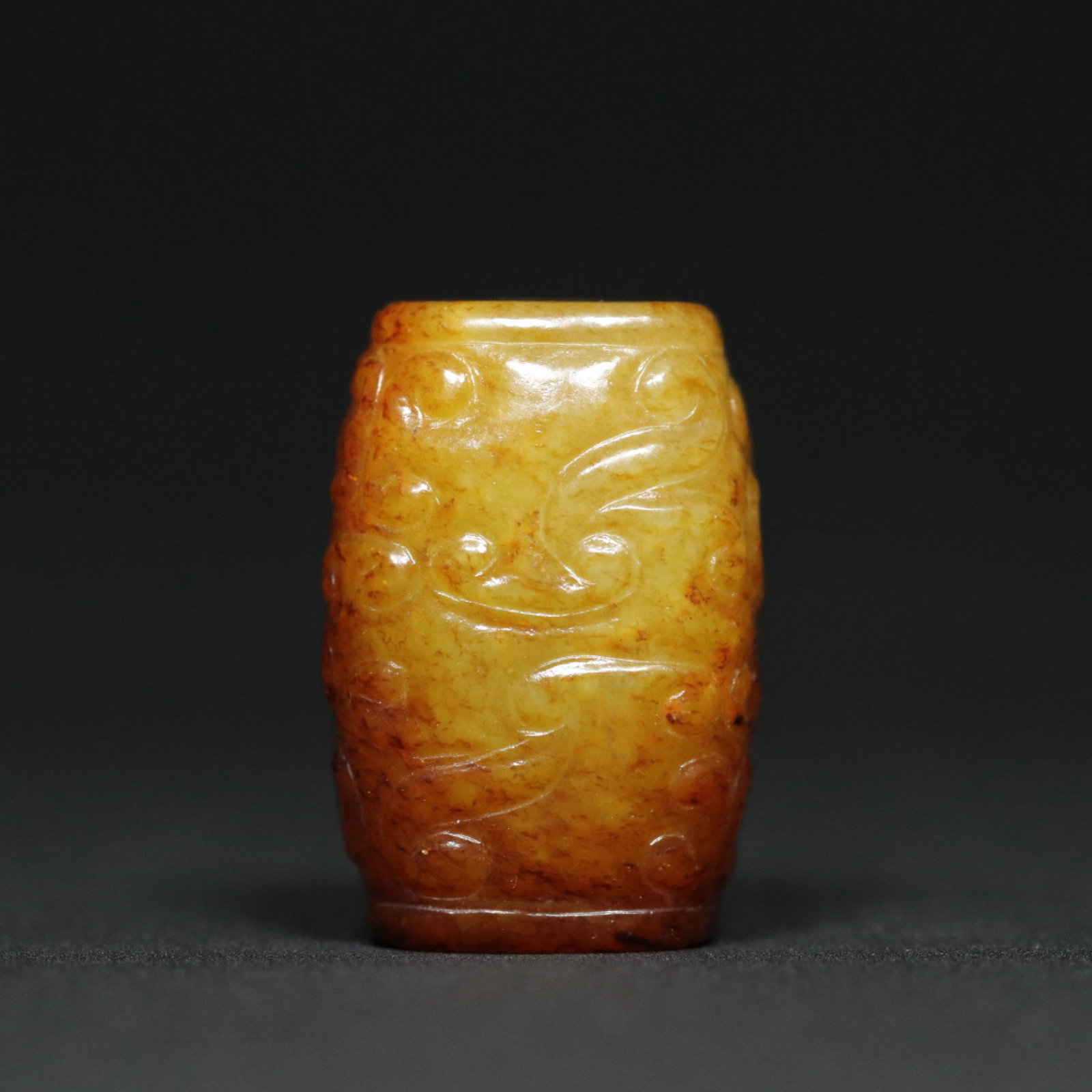 An Exquisite White Jade Ruyi Pattern Pendant: An Exquisite White Jade Ruyi Pattern Pendant,Qing Dynasty,China,Size:1.2inx0.8inx0.7in,Weight:27g 白玉如意纹挂件,中国清代
